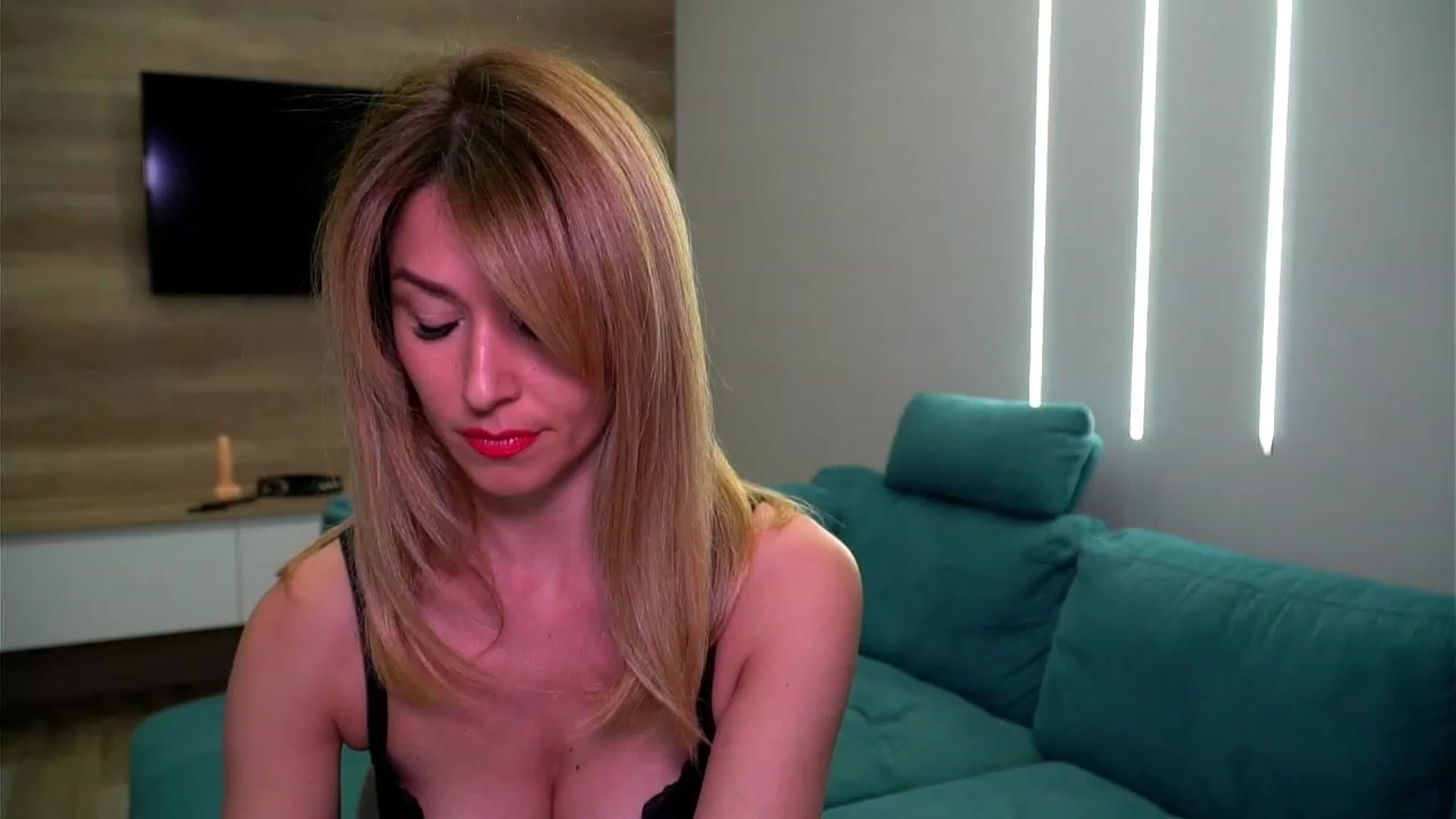 Gallery image thumbnail from lovelylollly's myfreecams stream on, 02/20/2023, 12:42 image 17 of 20