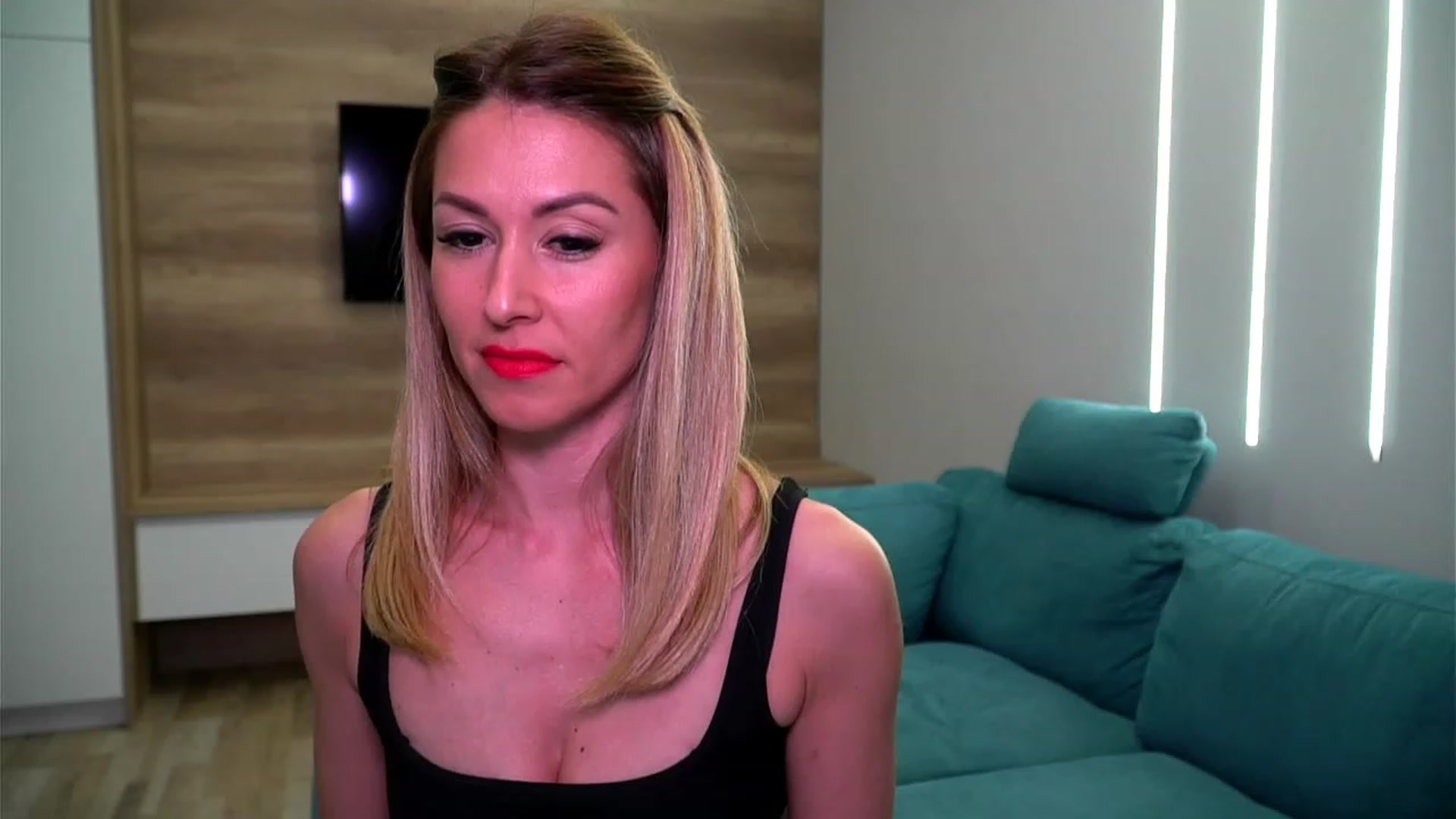Gallery image thumbnail from lovelylollly's myfreecams stream on, 02/22/2023, 12:15 image 12 of 20