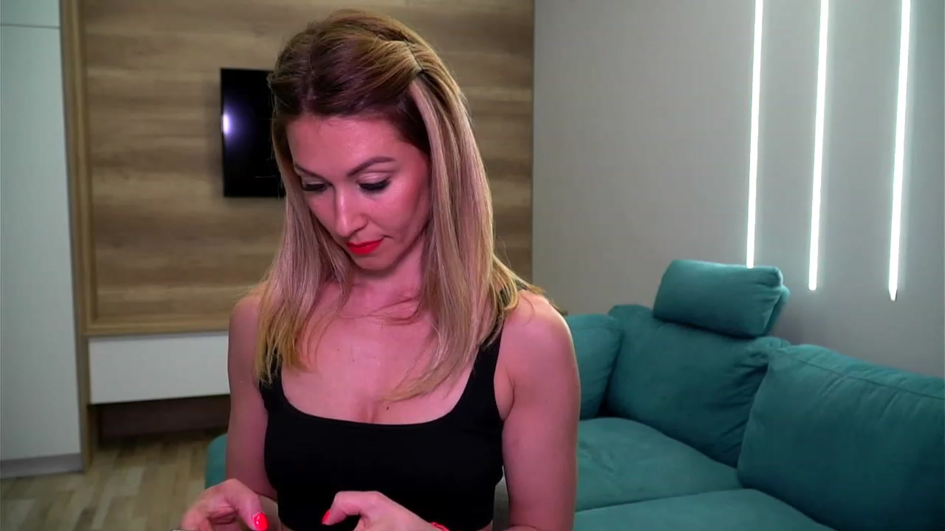 Gallery image thumbnail from lovelylollly's myfreecams stream on, 02/22/2023, 12:15 image 20 of 20