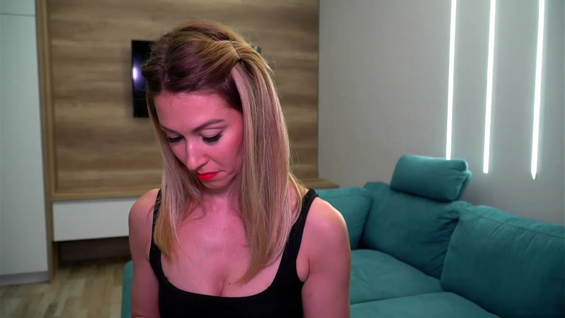 Gallery image thumbnail from lovelylollly's myfreecams stream on, 02/22/2023, 12:15 image 13 of 20