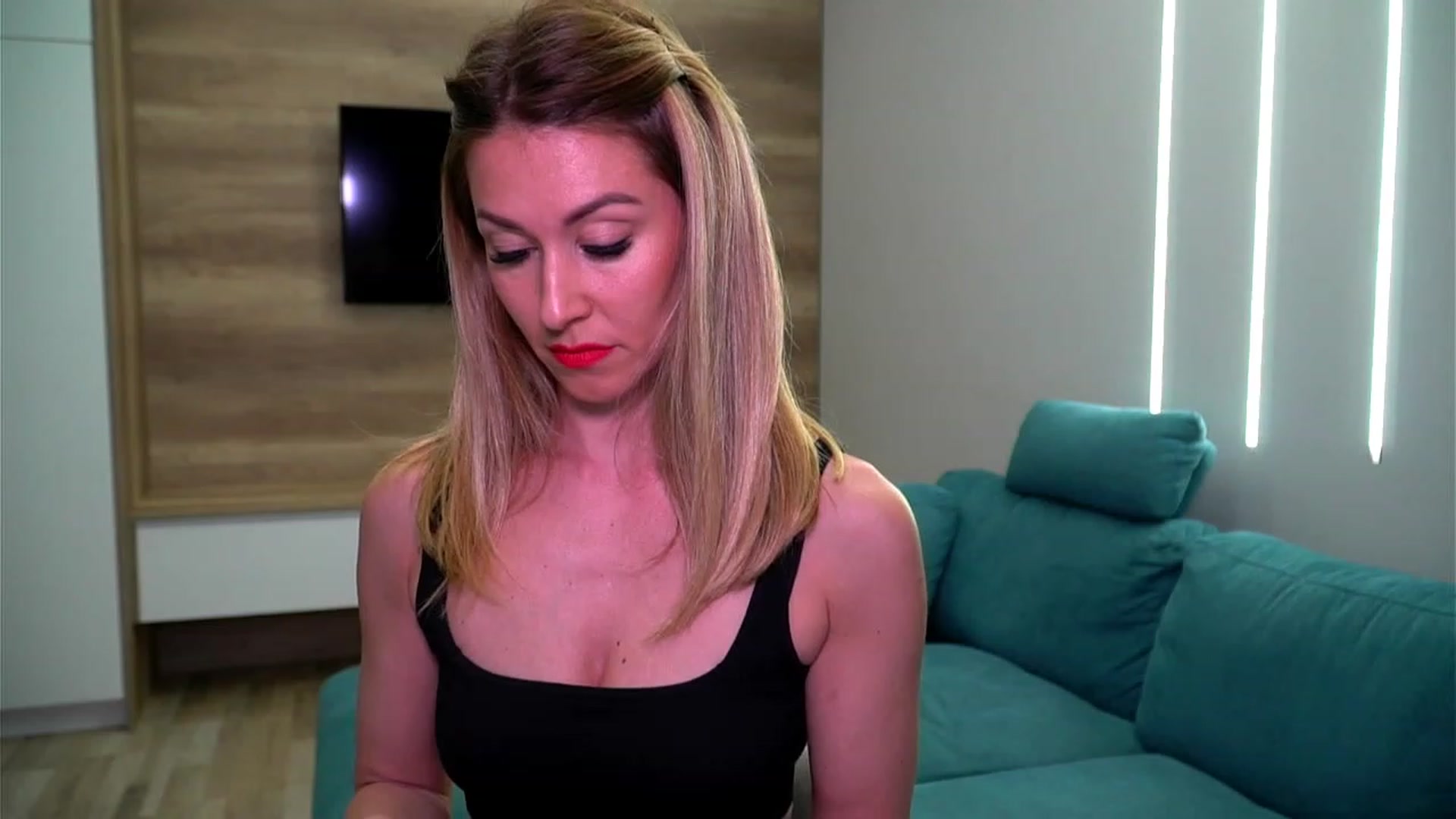 Gallery image thumbnail from lovelylollly's myfreecams stream on, 02/22/2023, 12:15 image 5 of 20