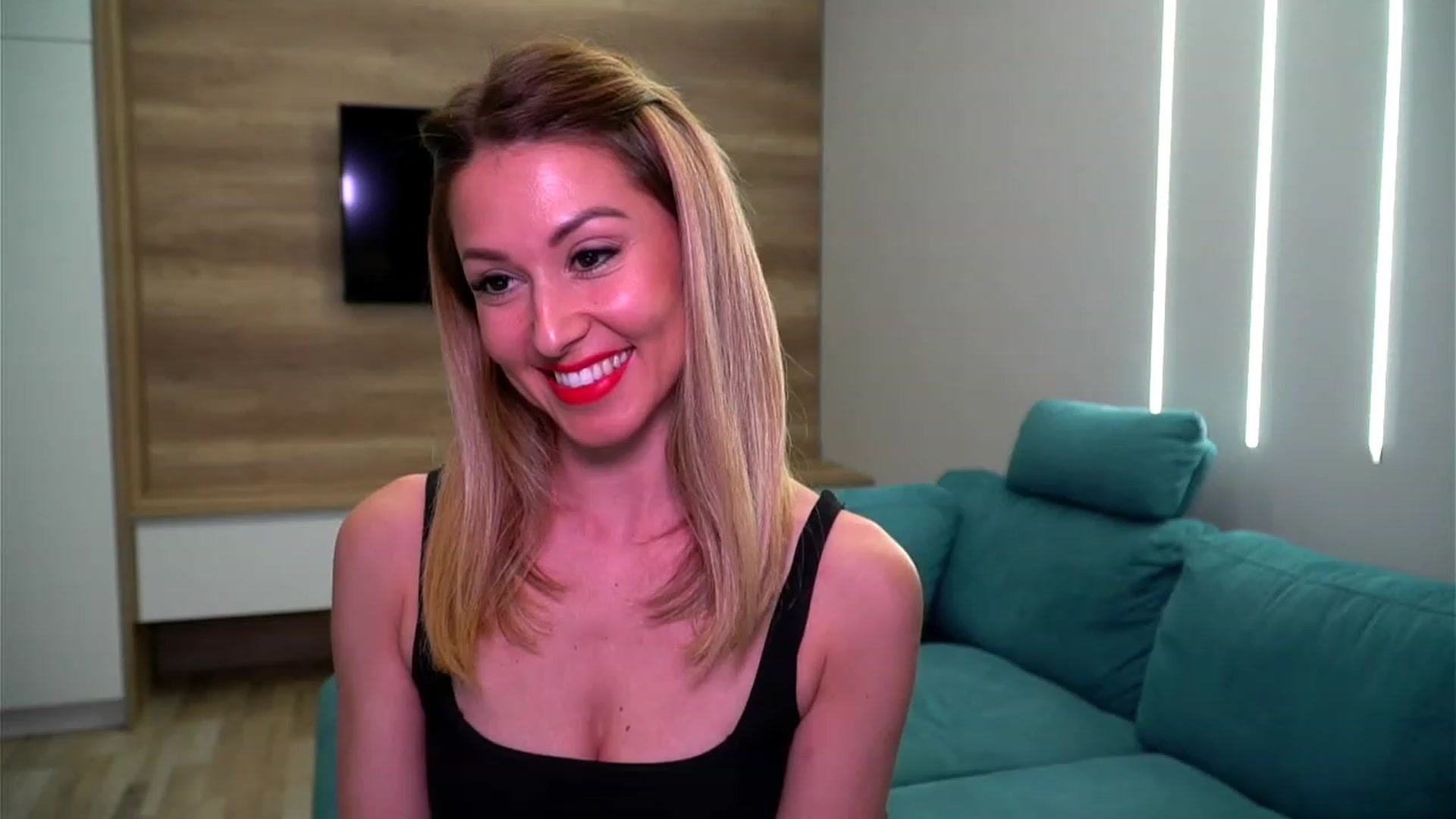 Gallery image thumbnail from lovelylollly's myfreecams stream on, 02/22/2023, 12:15 image 16 of 20