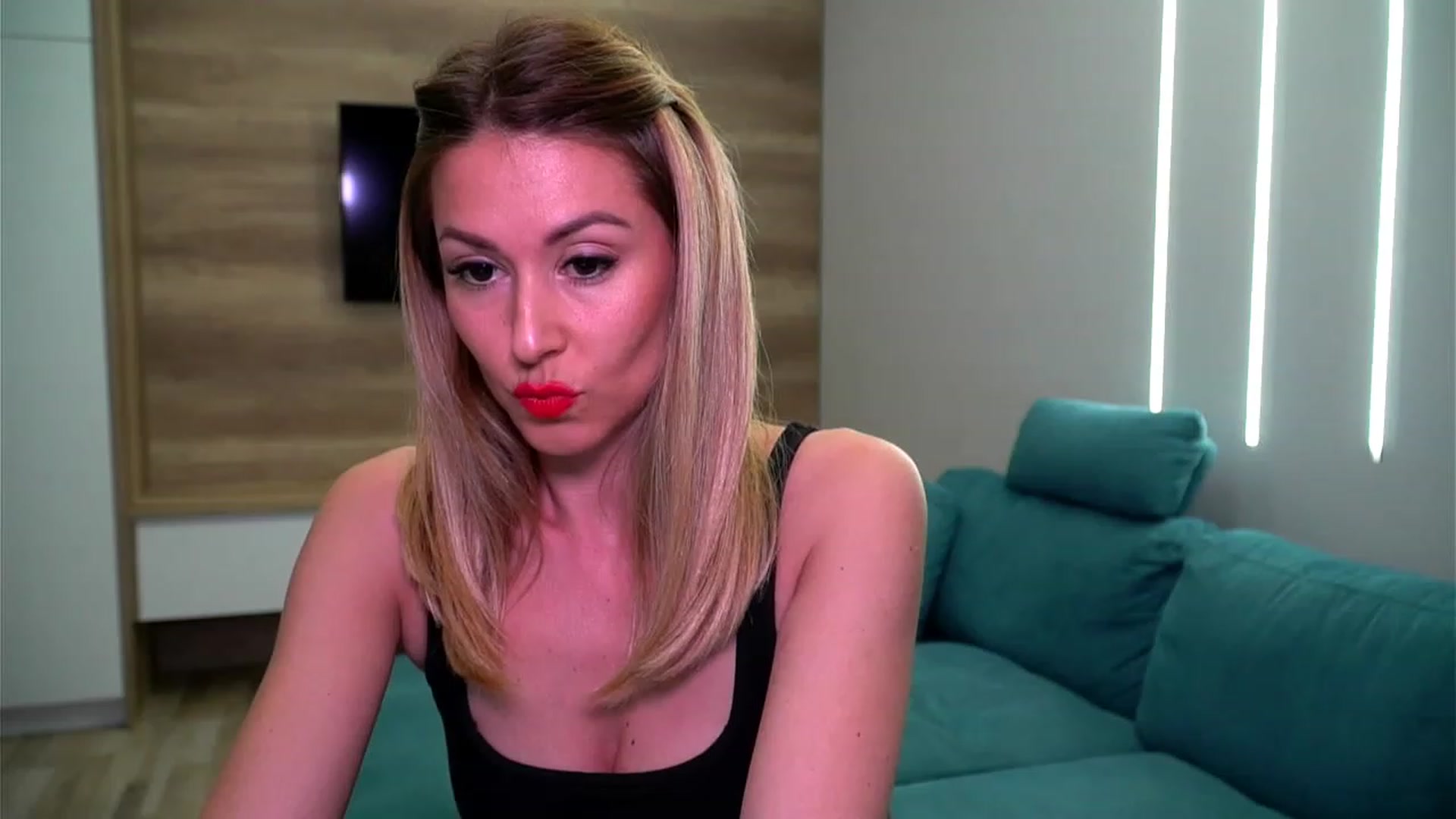 Gallery image thumbnail from lovelylollly's myfreecams stream on, 02/22/2023, 12:15 image 7 of 20