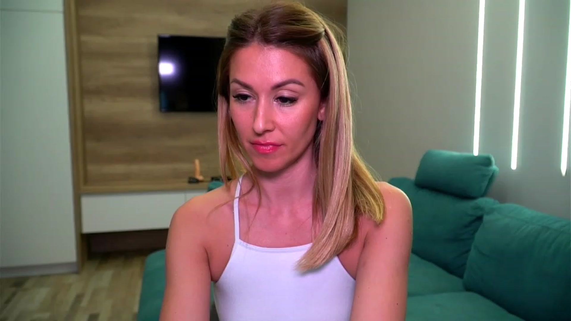 Gallery image thumbnail from lovelylollly's myfreecams stream on, 02/22/2023, 15:58 image 17 of 20