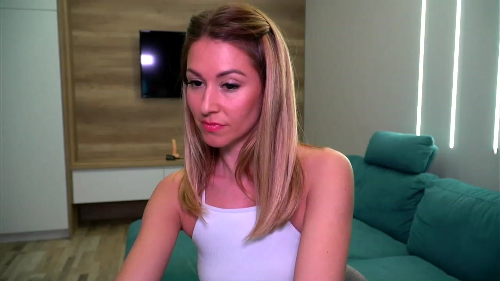 Gallery image thumbnail from lovelylollly's myfreecams stream on, 02/22/2023, 15:58 image 4 of 20