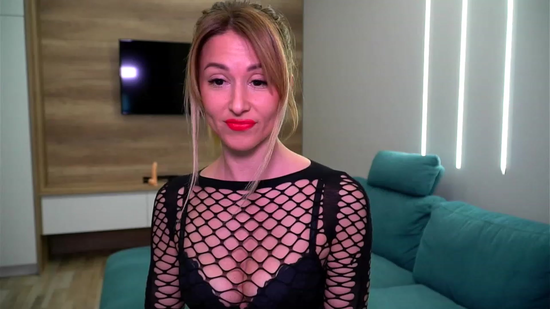 Gallery image thumbnail from lovelylollly's myfreecams stream on, 02/24/2023, 12:21 image 5 of 20