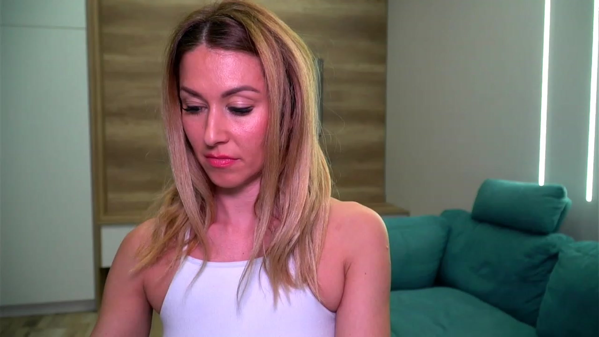Gallery image thumbnail from lovelylollly's myfreecams stream on, 03/02/2023, 15:59 image 18 of 20