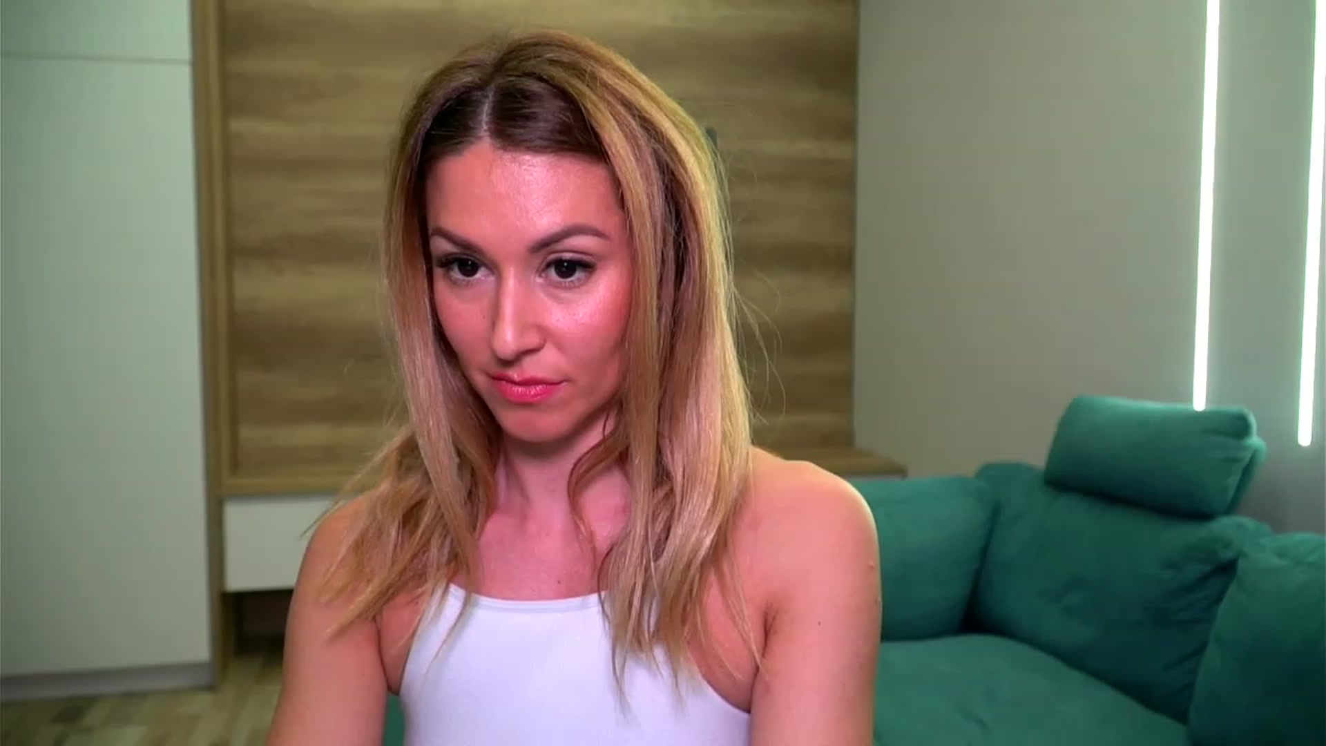 Gallery image thumbnail from lovelylollly's myfreecams stream on, 03/02/2023, 15:59 image 14 of 20