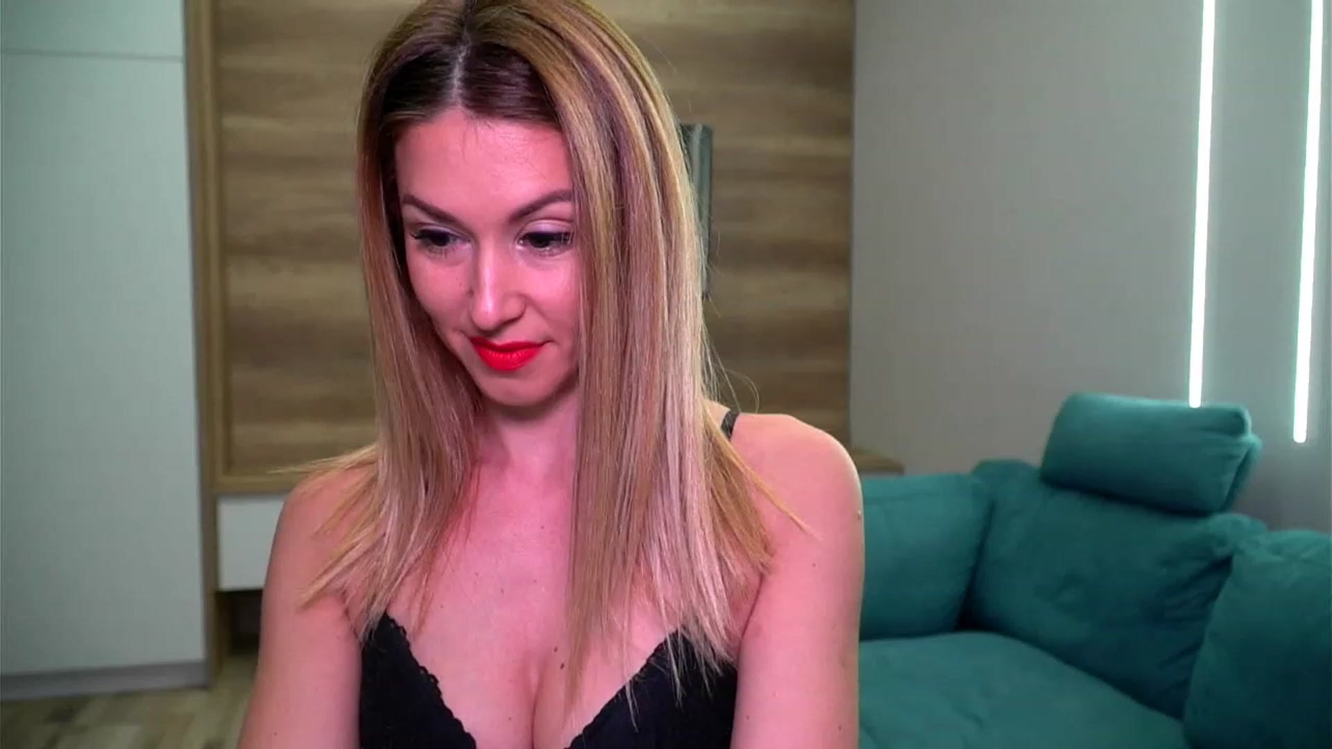 Gallery image thumbnail from lovelylollly's myfreecams stream on, 03/07/2023, 10:45 image 2 of 20