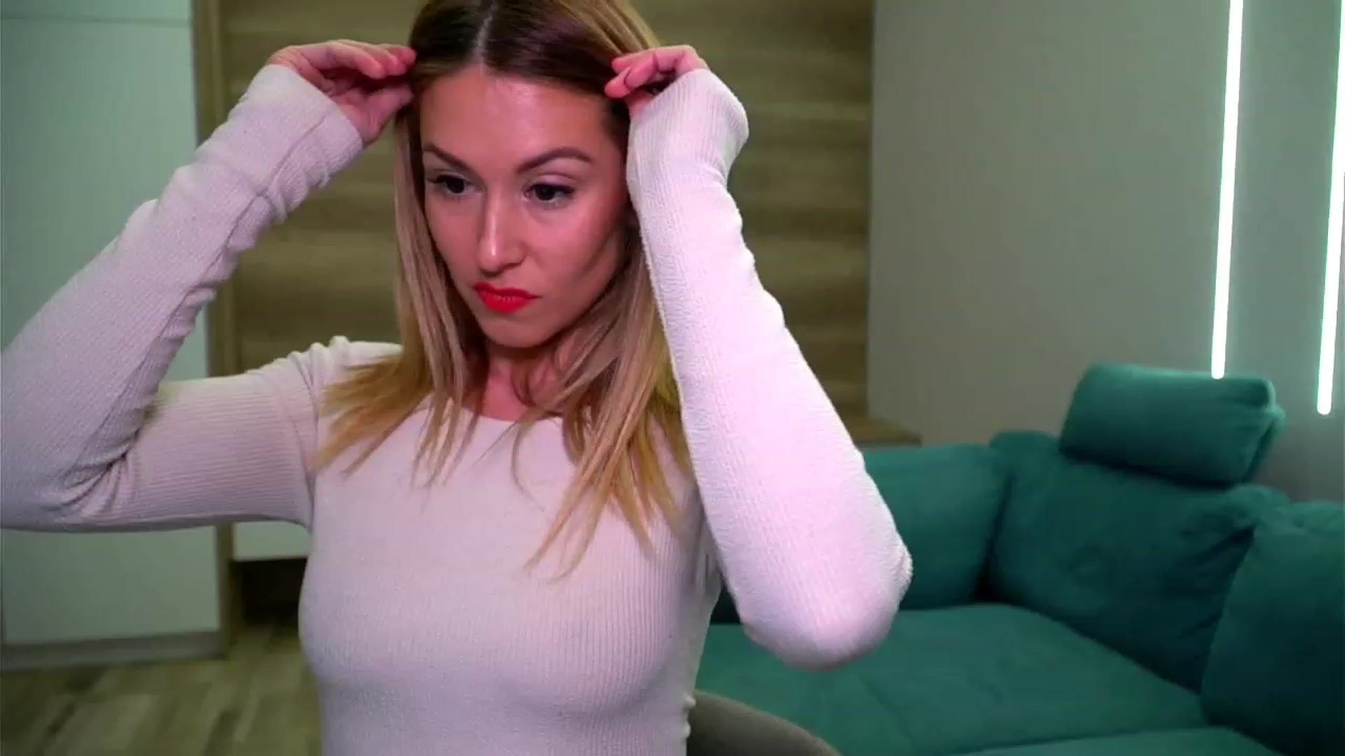 Gallery image thumbnail from lovelylollly's myfreecams stream on, 03/07/2023, 11:16 image 9 of 20