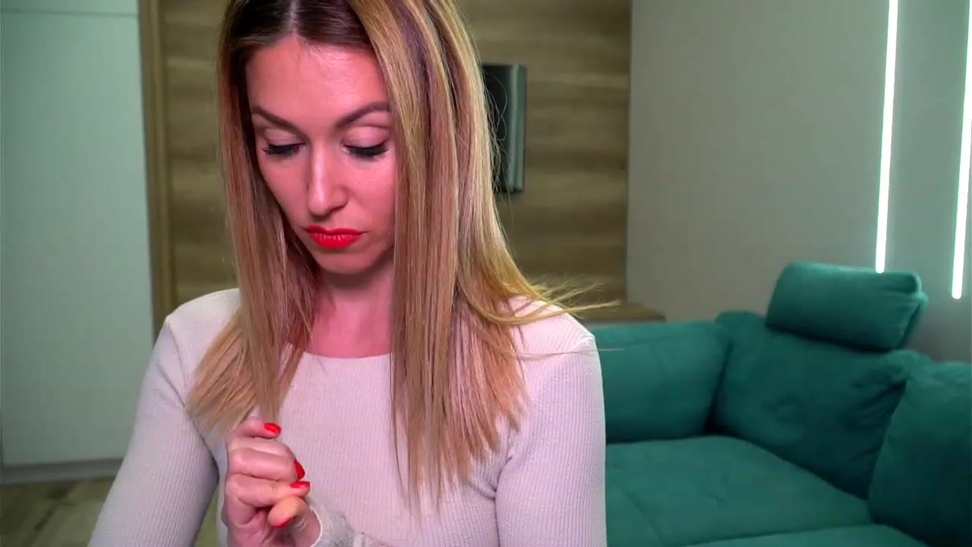 Gallery image thumbnail from lovelylollly's myfreecams stream on, 03/07/2023, 11:16 image 10 of 20