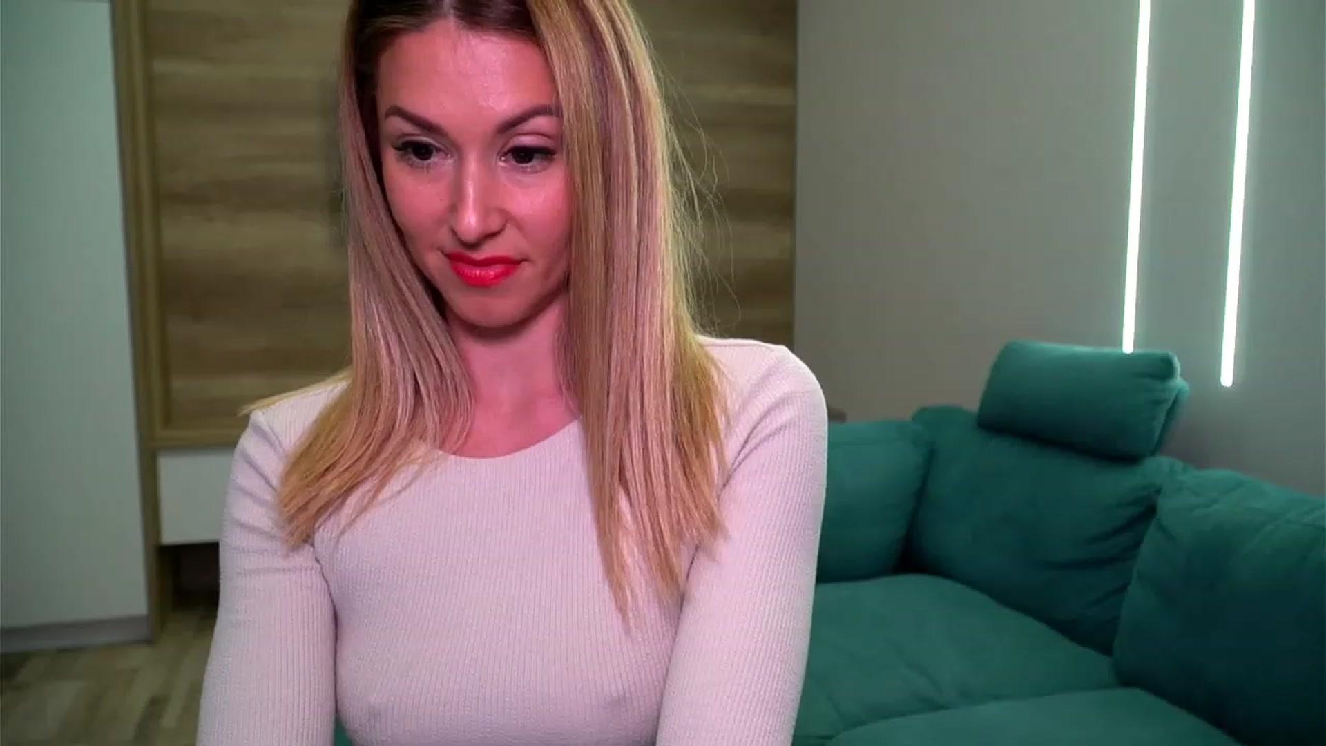Gallery image thumbnail from lovelylollly's myfreecams stream on, 03/07/2023, 12:34 image 9 of 20
