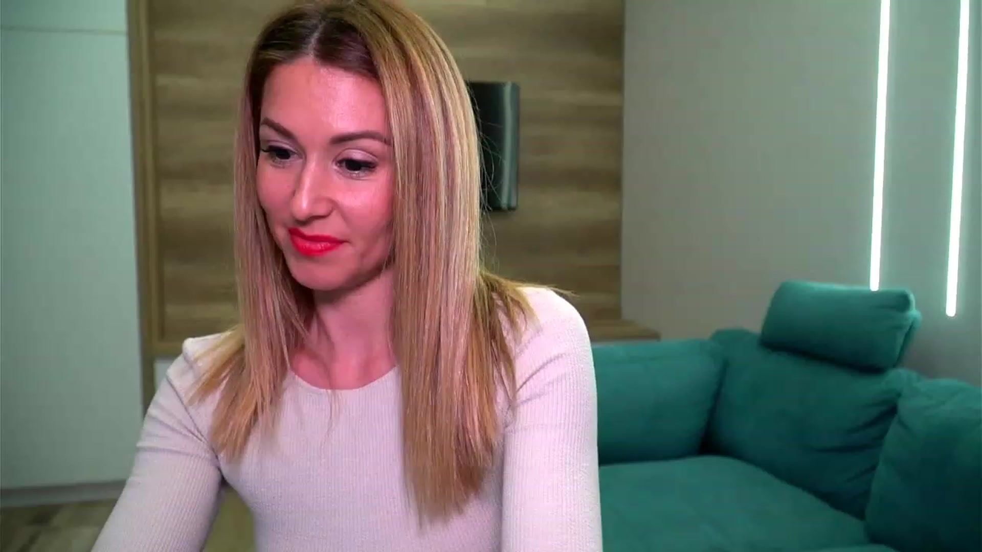 Gallery image thumbnail from lovelylollly's myfreecams stream on, 03/07/2023, 12:34 image 18 of 20