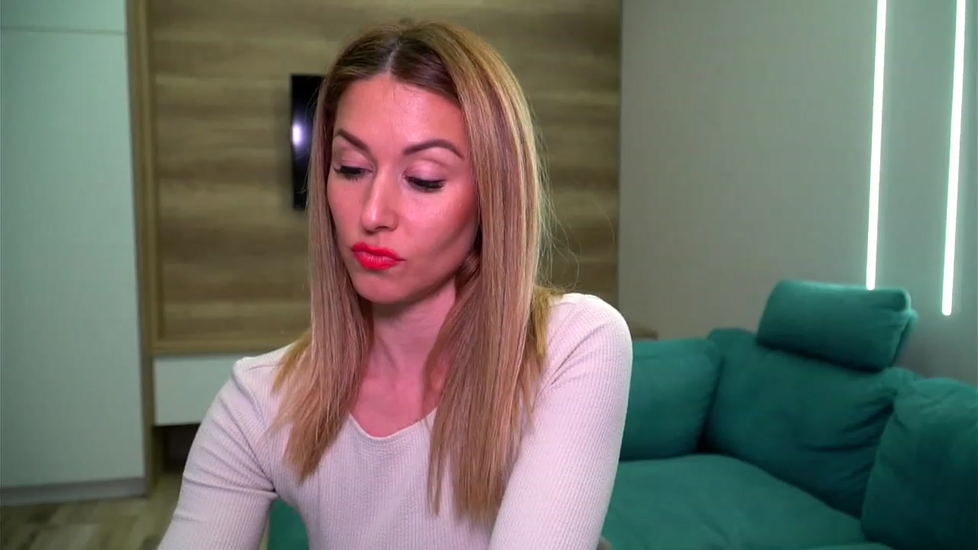 Gallery image thumbnail from lovelylollly's myfreecams stream on, 03/07/2023, 12:34 image 11 of 20