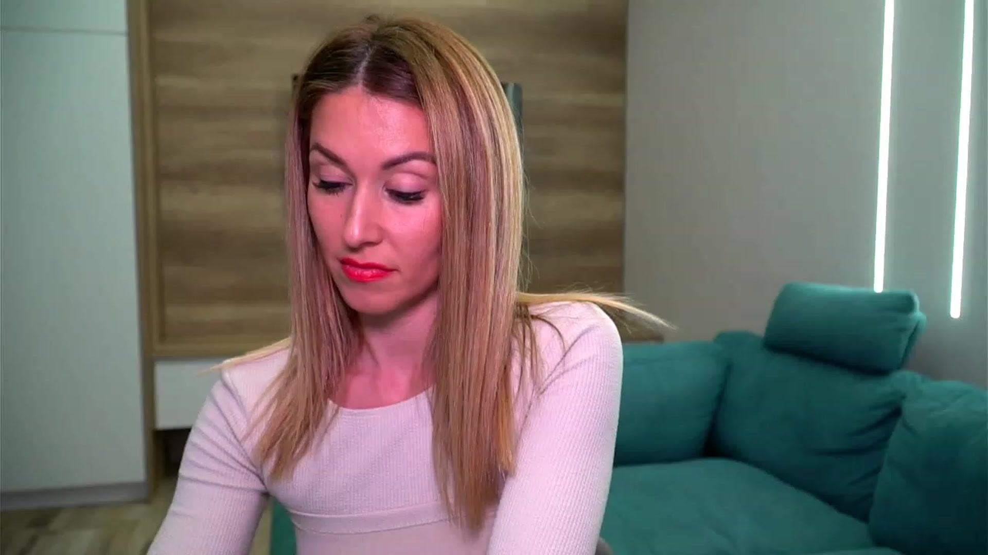 Gallery image thumbnail from lovelylollly's myfreecams stream on, 03/07/2023, 12:34 image 13 of 20