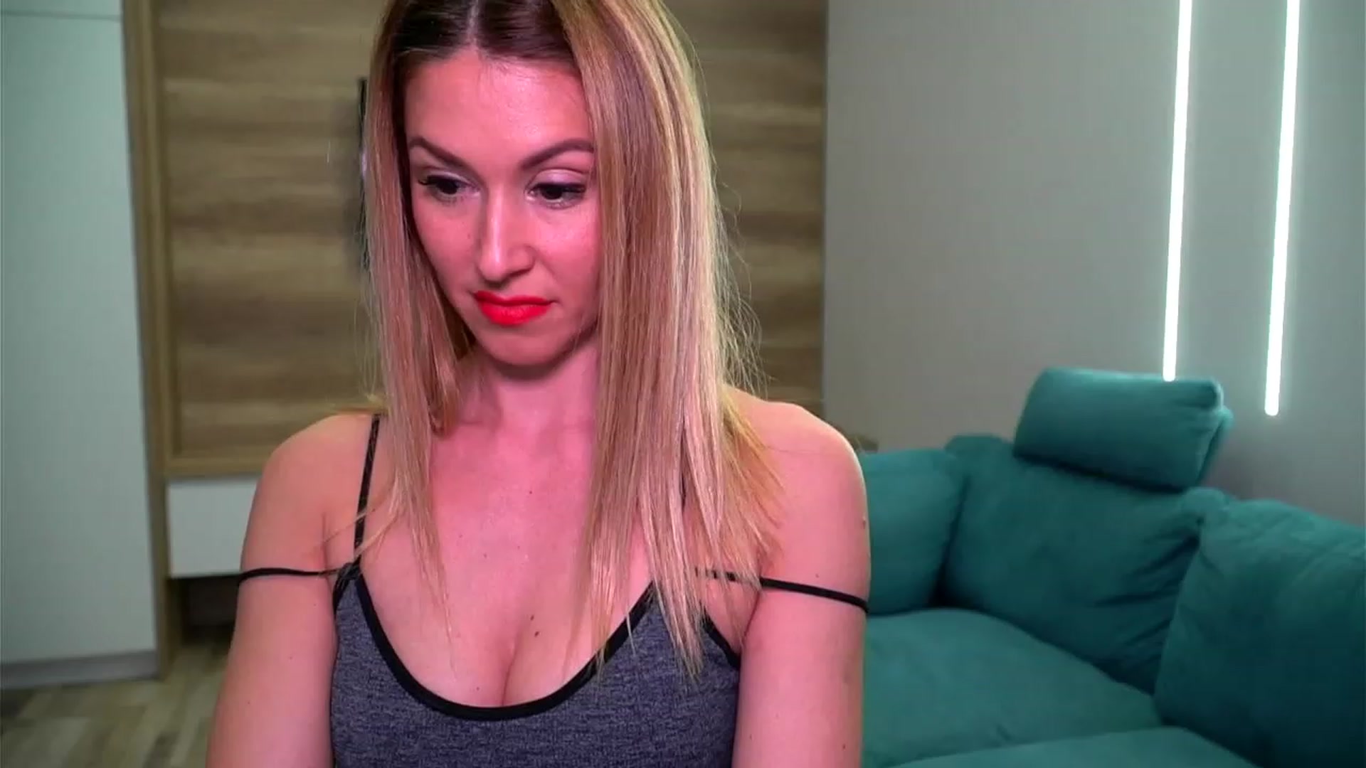 Gallery image thumbnail from lovelylollly's myfreecams stream on, 03/07/2023, 14:11 image 4 of 20