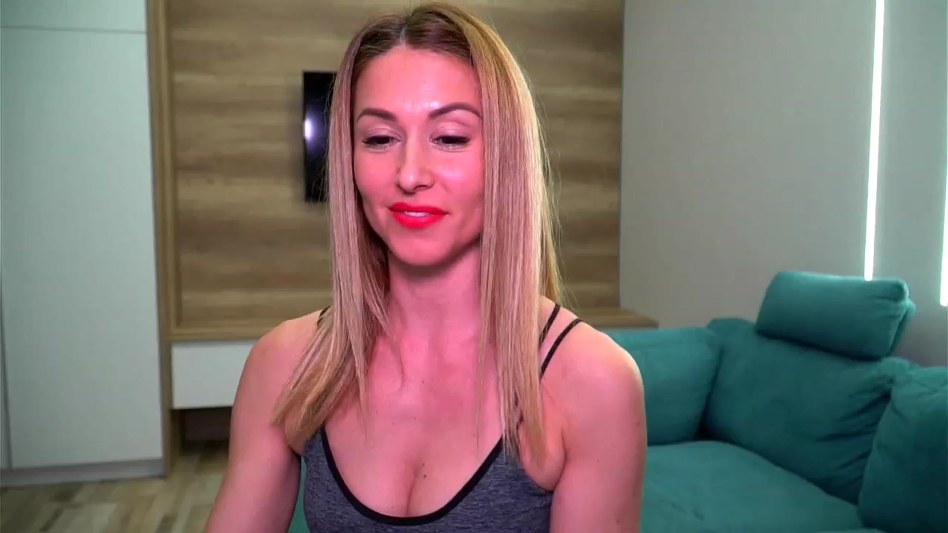 Gallery image thumbnail from lovelylollly's myfreecams stream on, 03/07/2023, 14:11 image 15 of 20
