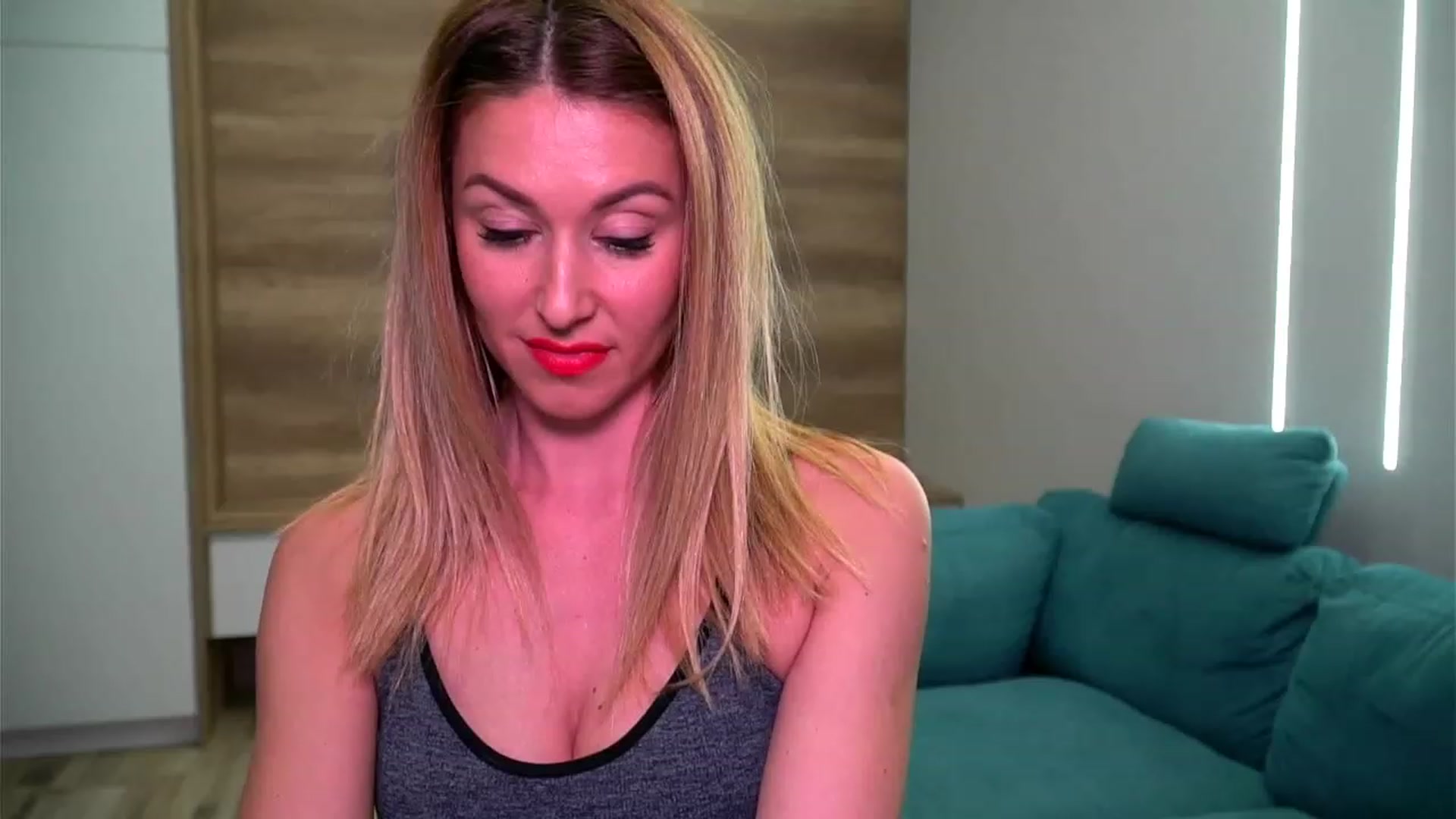 Gallery image thumbnail from lovelylollly's myfreecams stream on, 03/07/2023, 14:11 image 19 of 20