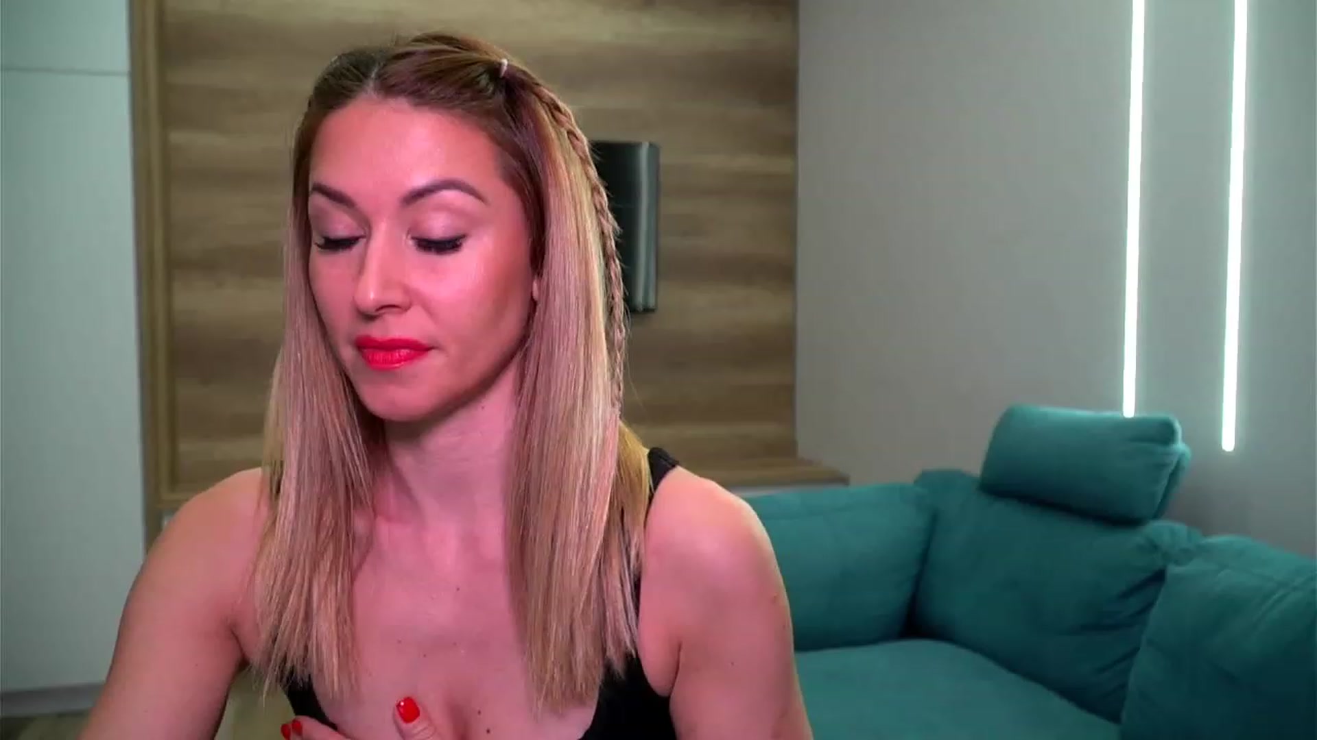 Gallery image thumbnail from lovelylollly's myfreecams stream on, 03/08/2023, 07:49 image 20 of 20
