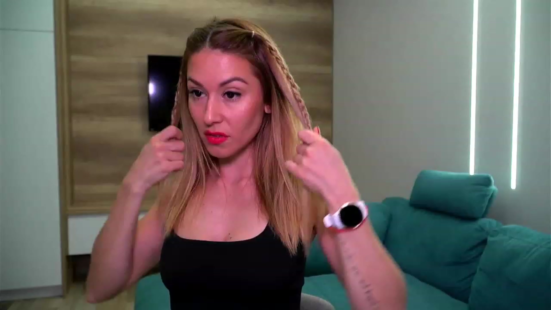 Gallery image thumbnail from lovelylollly's myfreecams stream on, 03/08/2023, 07:49 image 18 of 20