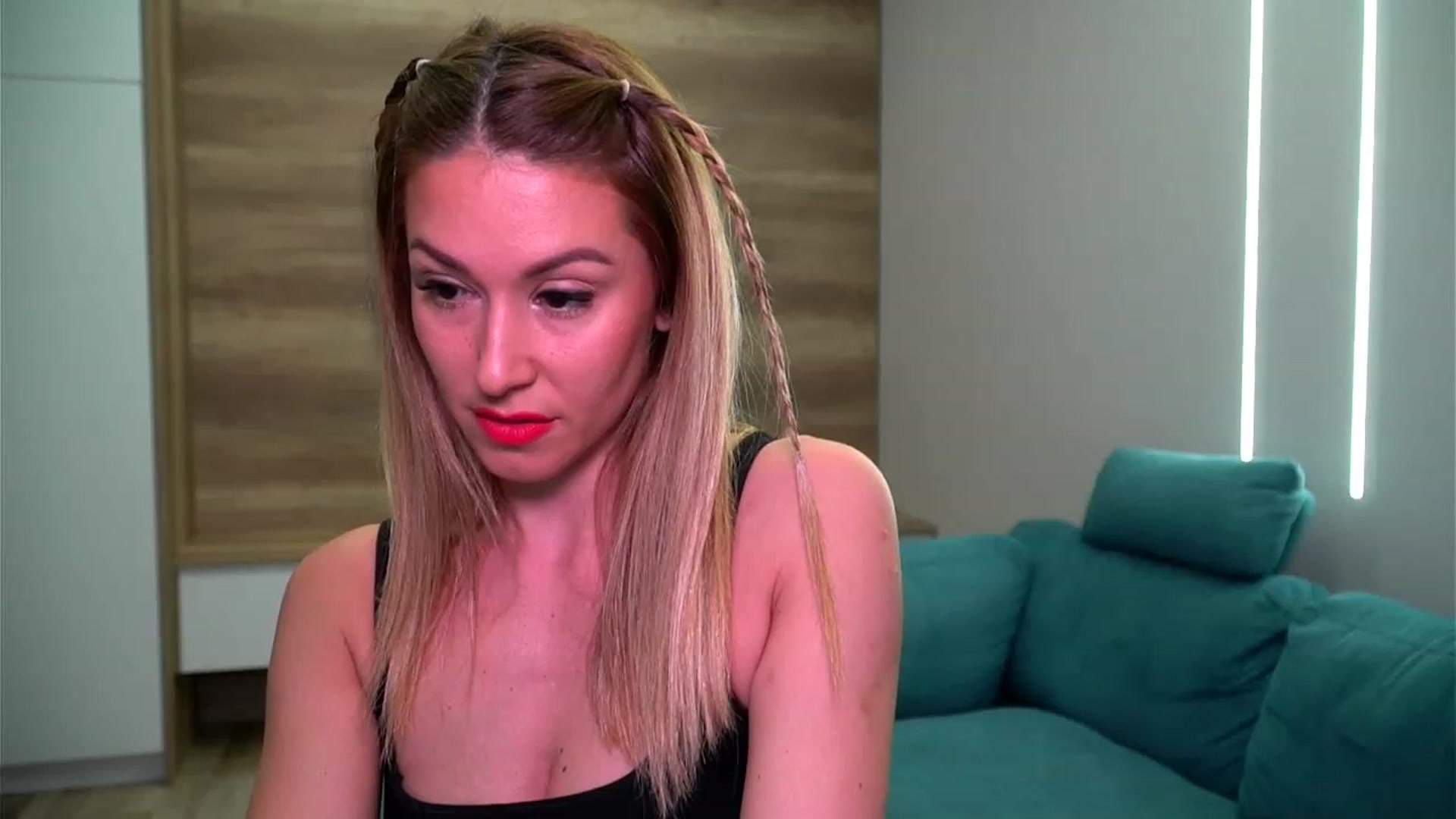 Gallery image thumbnail from lovelylollly's myfreecams stream on, 03/08/2023, 07:49 image 17 of 20