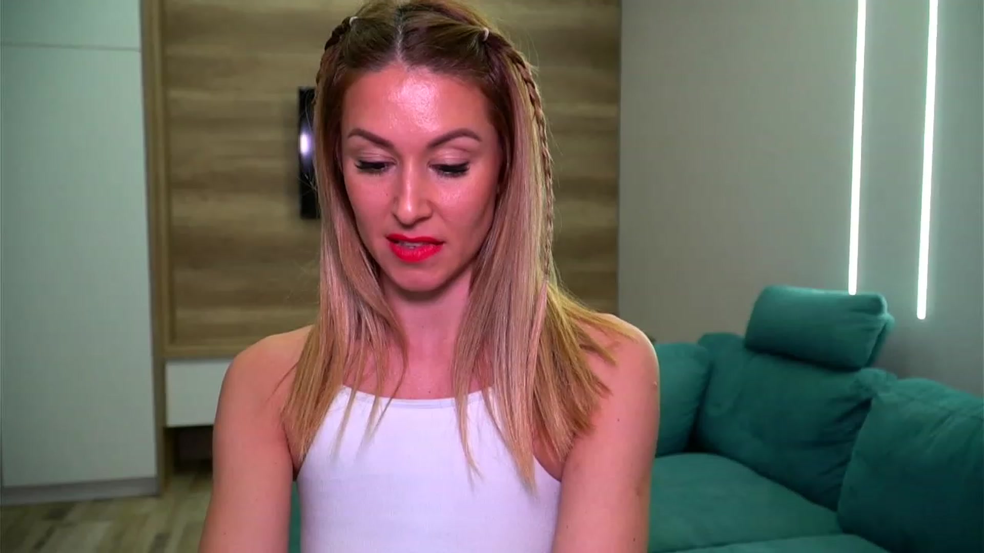 Gallery image thumbnail from lovelylollly's myfreecams stream on, 03/08/2023, 10:30 image 8 of 20
