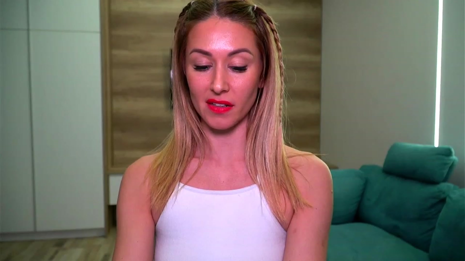 Gallery image thumbnail from lovelylollly's myfreecams stream on, 03/08/2023, 10:30 image 18 of 20