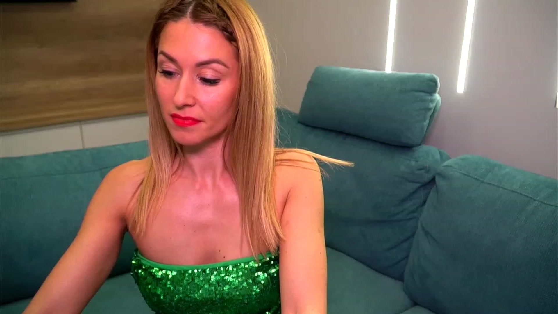Gallery image thumbnail from lovelylollly's myfreecams stream on, 03/09/2023, 13:32 image 8 of 20