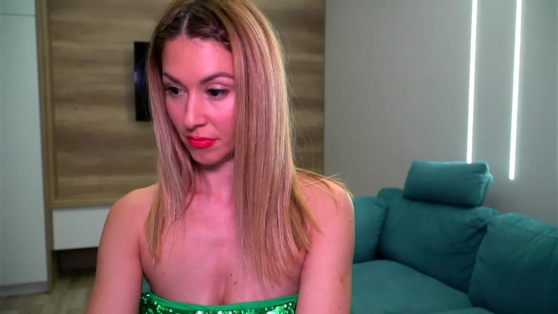 Gallery image thumbnail from lovelylollly's myfreecams stream on, 03/09/2023, 14:47 image 10 of 20