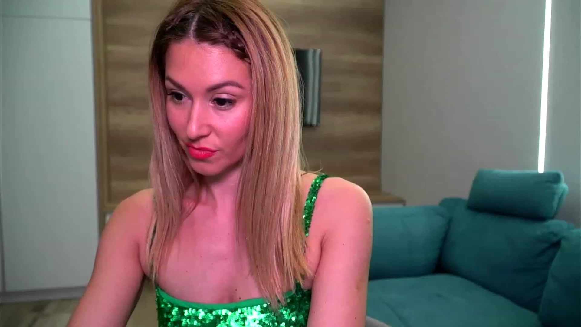 Gallery image thumbnail from lovelylollly's myfreecams stream on, 03/09/2023, 15:27 image 4 of 20