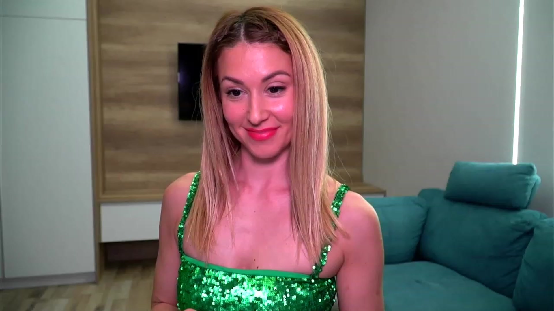Gallery image thumbnail from lovelylollly's myfreecams stream on, 03/09/2023, 15:27 image 8 of 20