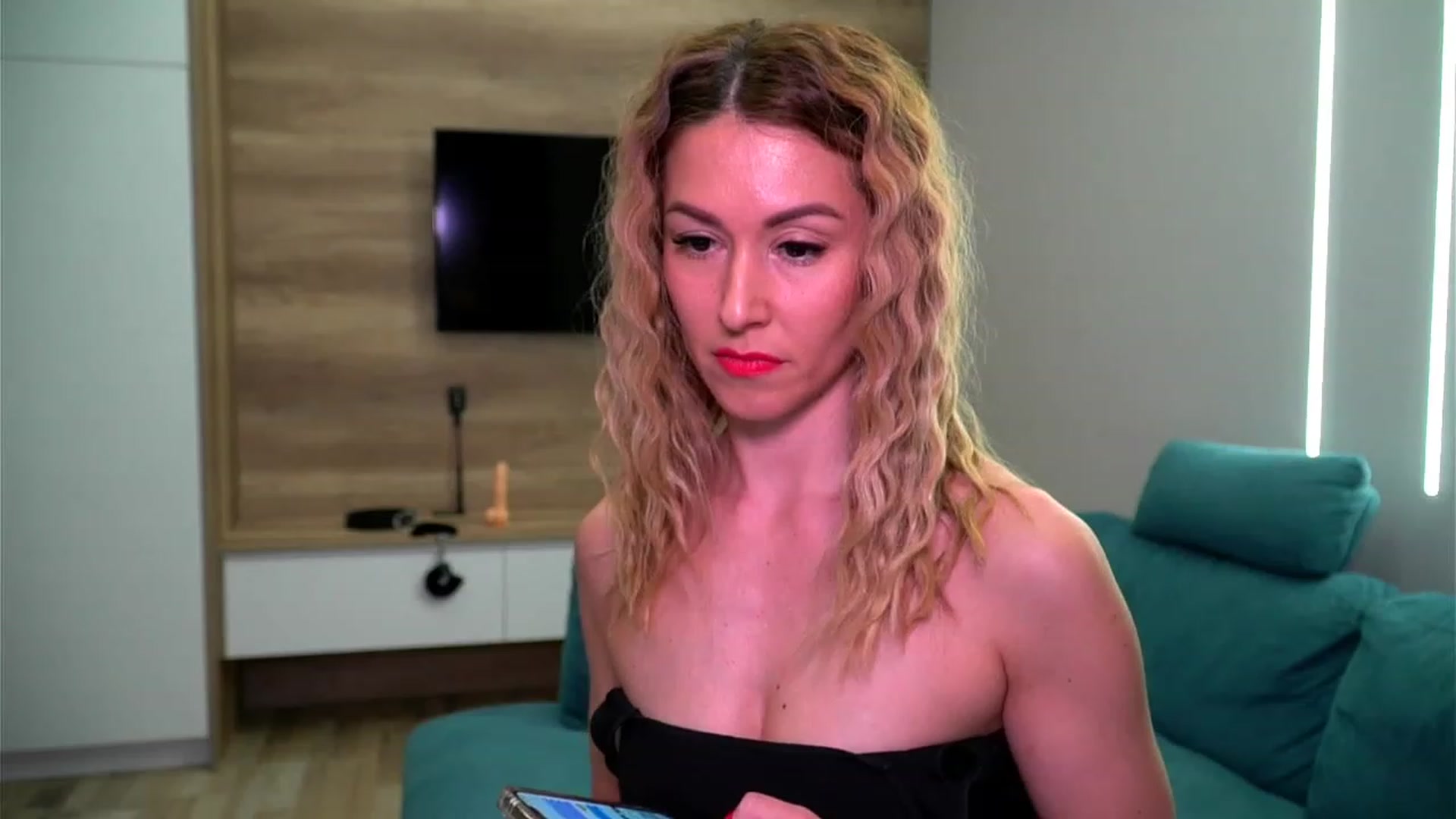 Gallery image thumbnail from lovelylollly's myfreecams stream on, 03/15/2023, 07:49 image 17 of 20