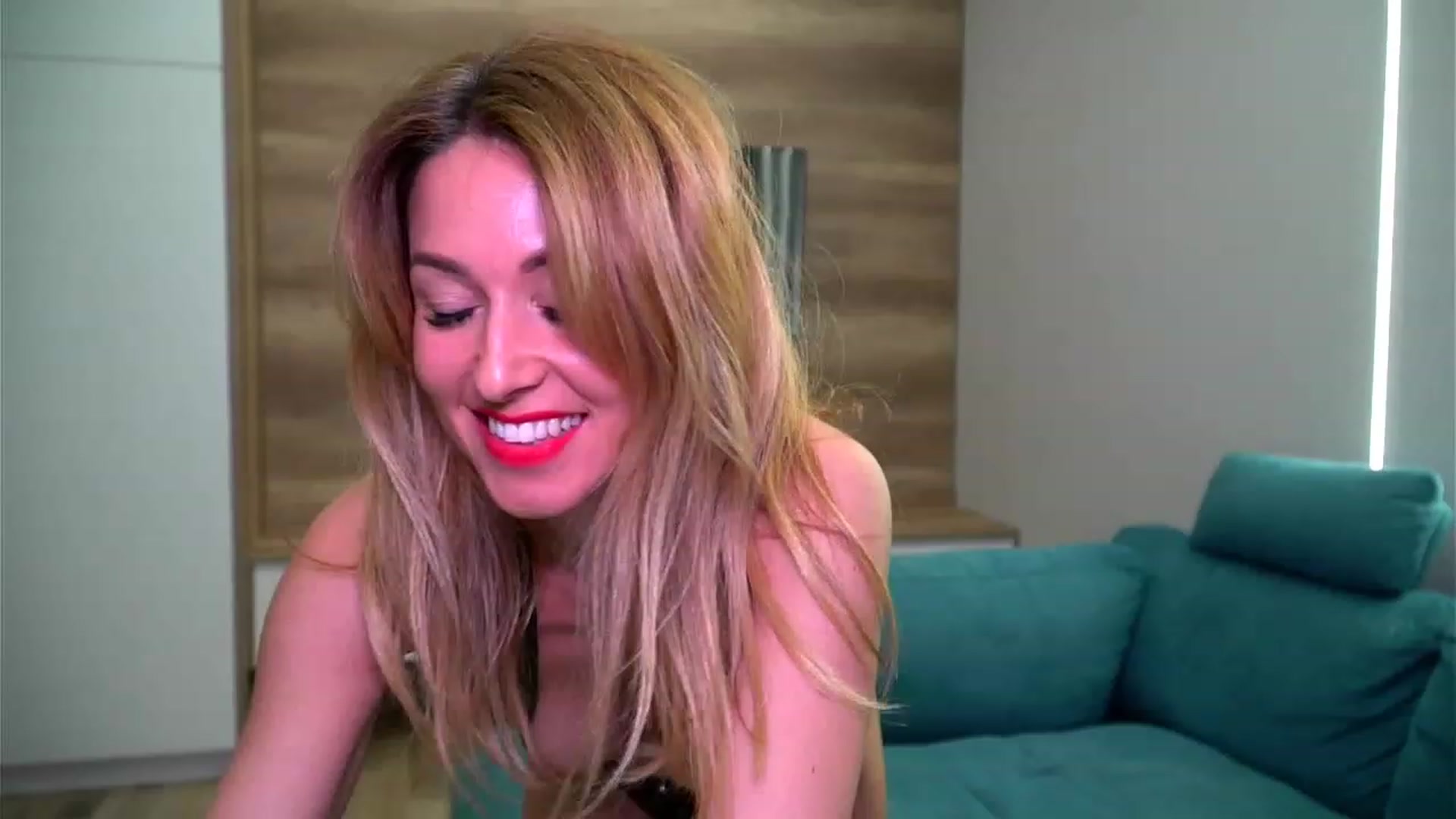 Gallery image thumbnail from lovelylollly's myfreecams stream on, 03/23/2023, 10:10 image 15 of 20