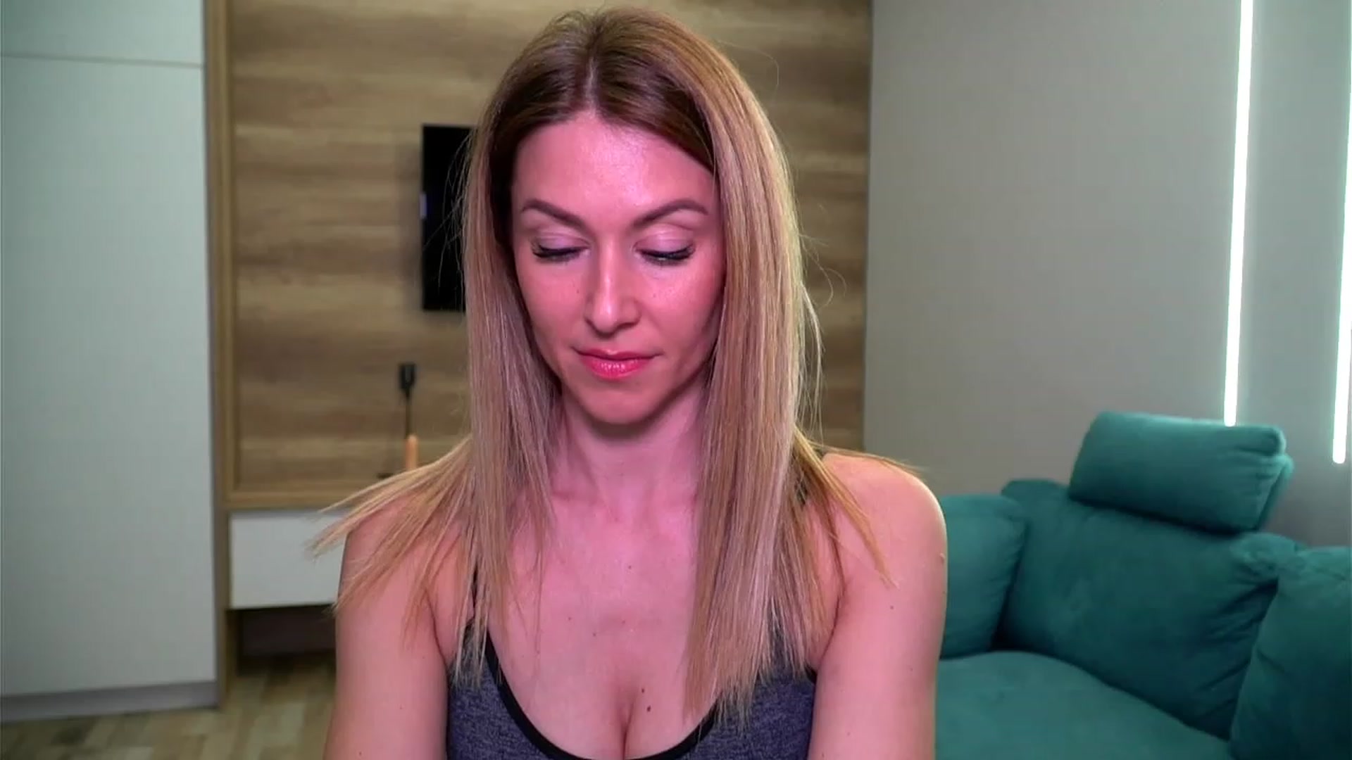 Gallery image thumbnail from lovelylollly's myfreecams stream on, 04/03/2023, 11:00 image 14 of 20