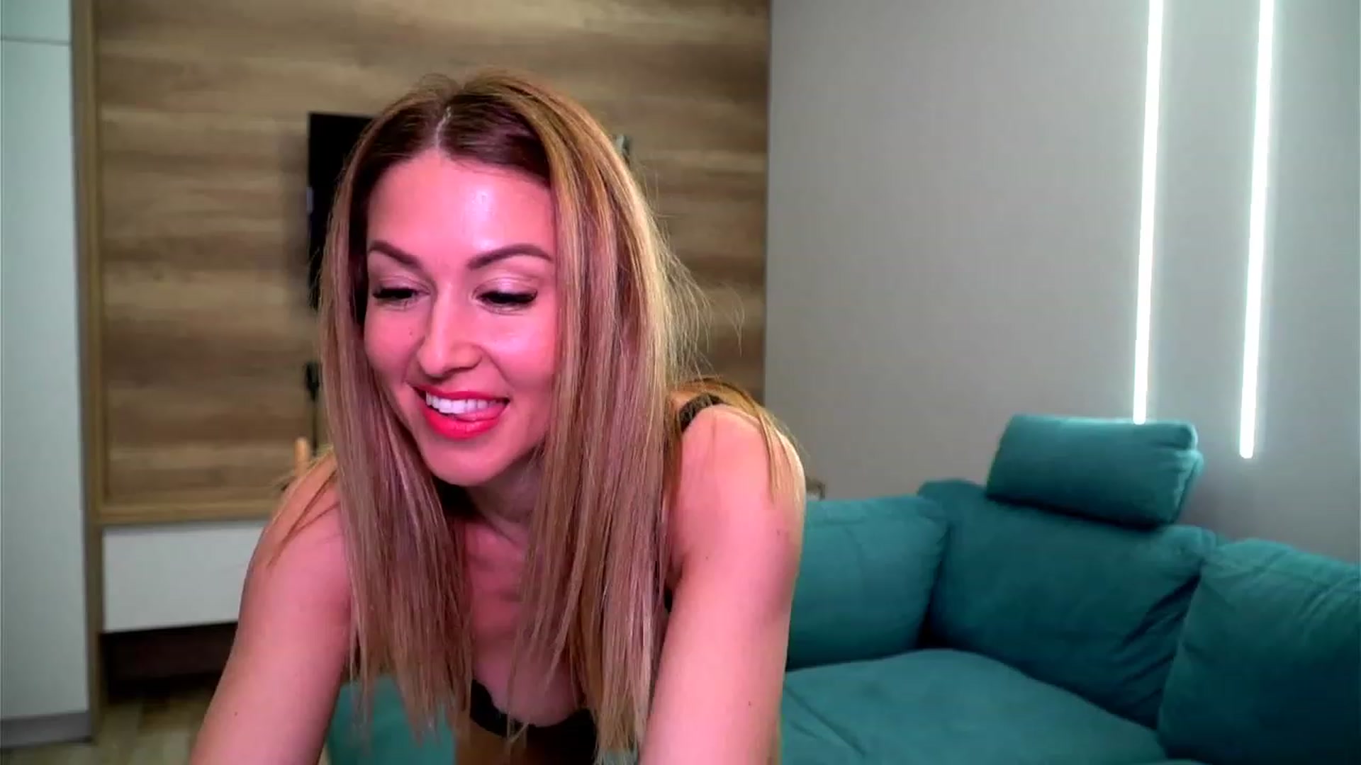 Gallery image thumbnail from lovelylollly's myfreecams stream on, 04/05/2023, 12:15 image 2 of 20