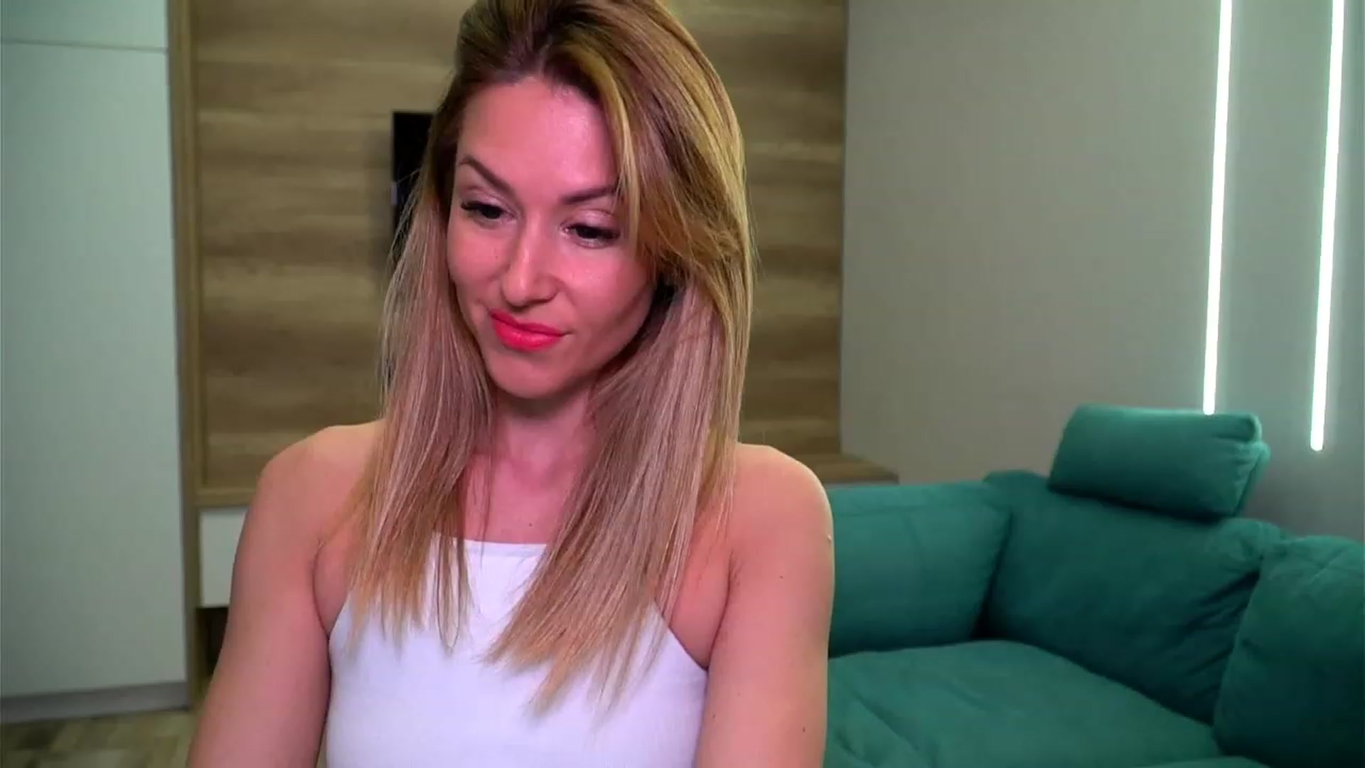 Gallery image thumbnail from lovelylollly's myfreecams stream on, 04/12/2023, 11:00 image 1 of 20
