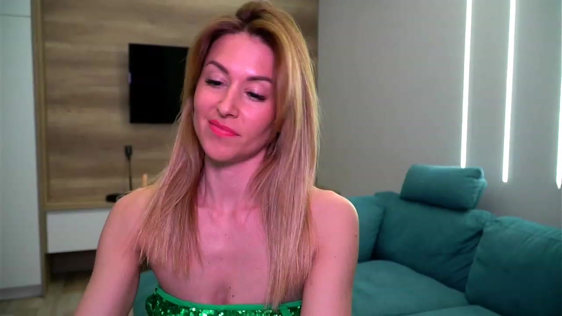 Gallery image thumbnail from lovelylollly's myfreecams stream on, 04/12/2023, 12:45 image 16 of 20
