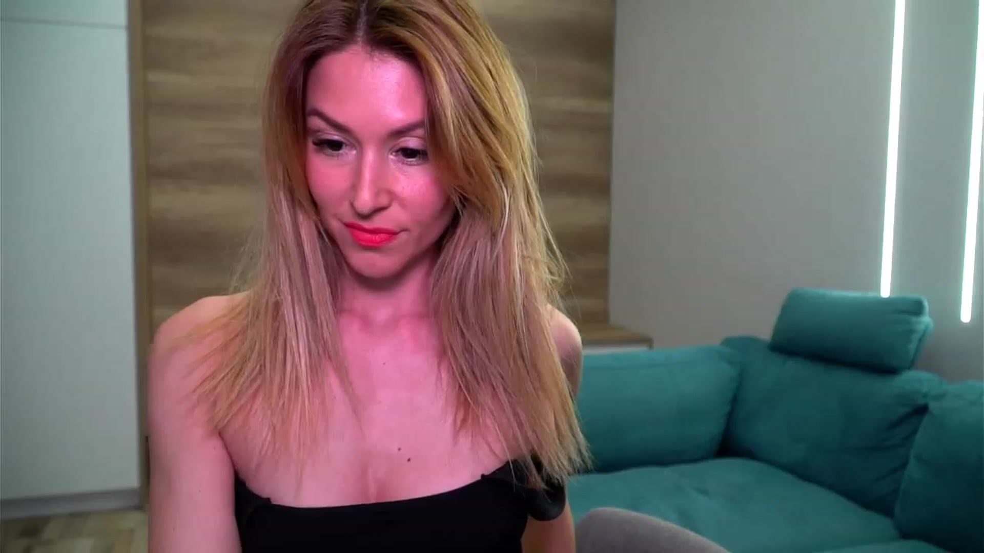 Gallery image thumbnail from lovelylollly's myfreecams stream on, 04/13/2023, 12:48 image 1 of 20
