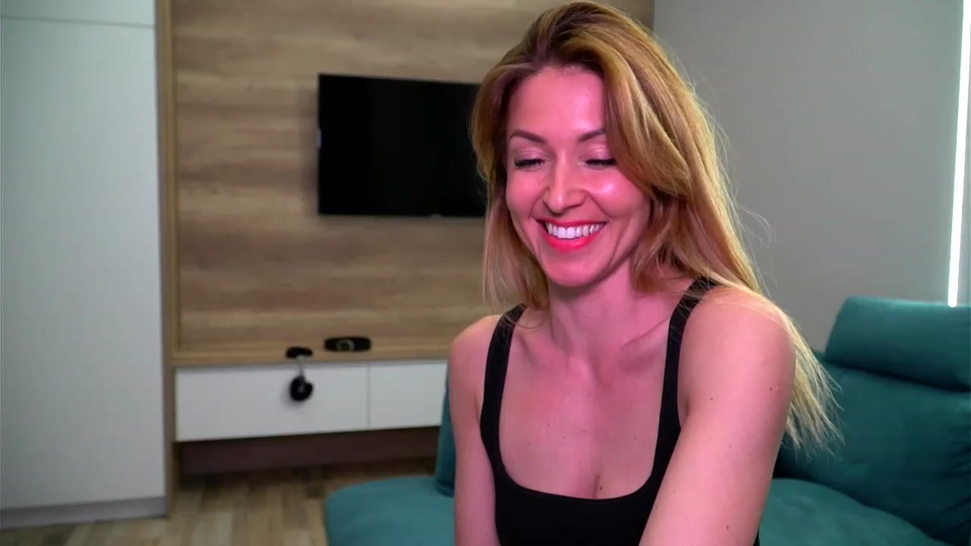 Gallery image thumbnail from lovelylollly's myfreecams stream on, 04/13/2023, 14:52 image 14 of 20
