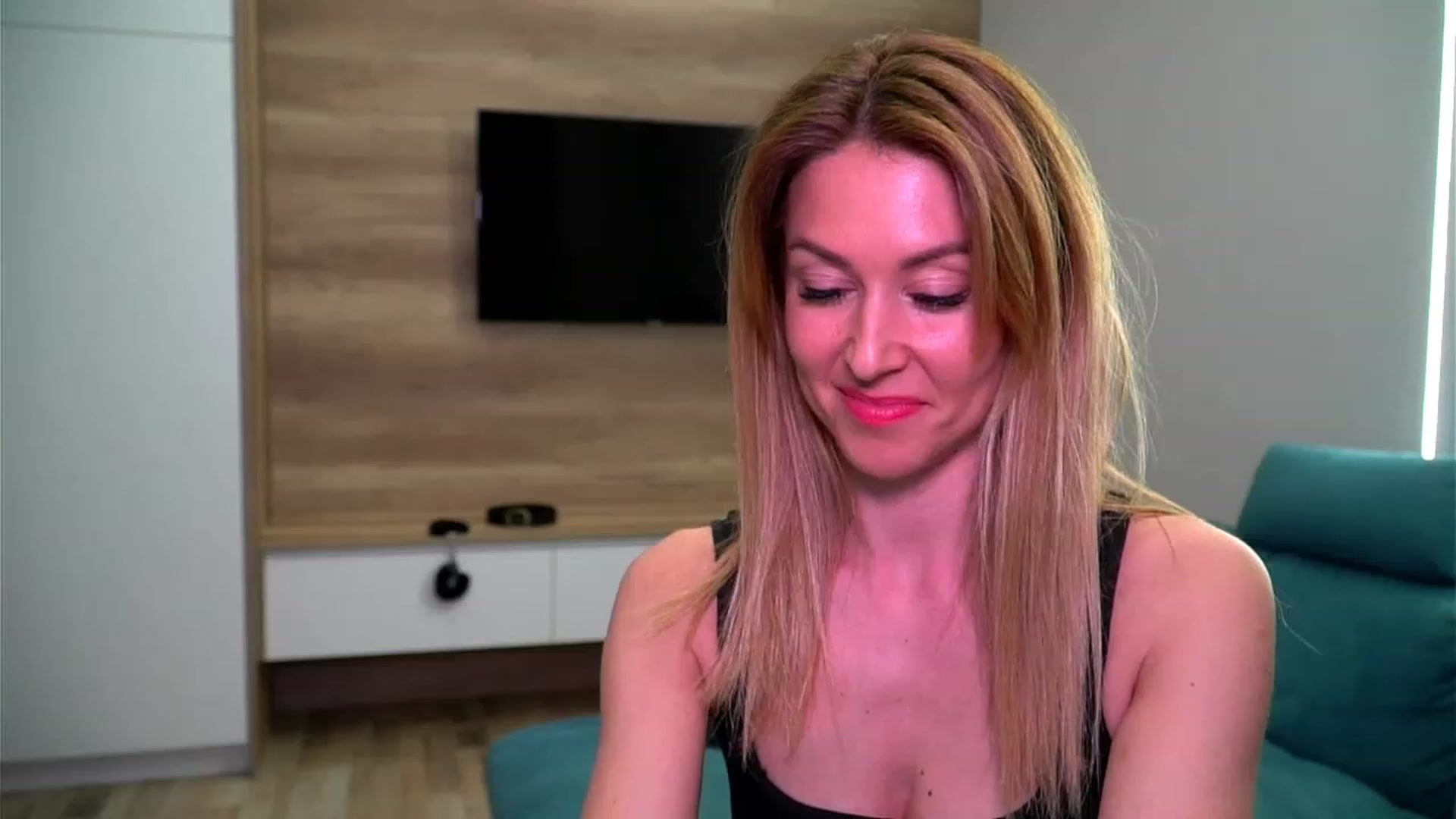 Gallery image thumbnail from lovelylollly's myfreecams stream on, 04/13/2023, 14:52 image 2 of 20