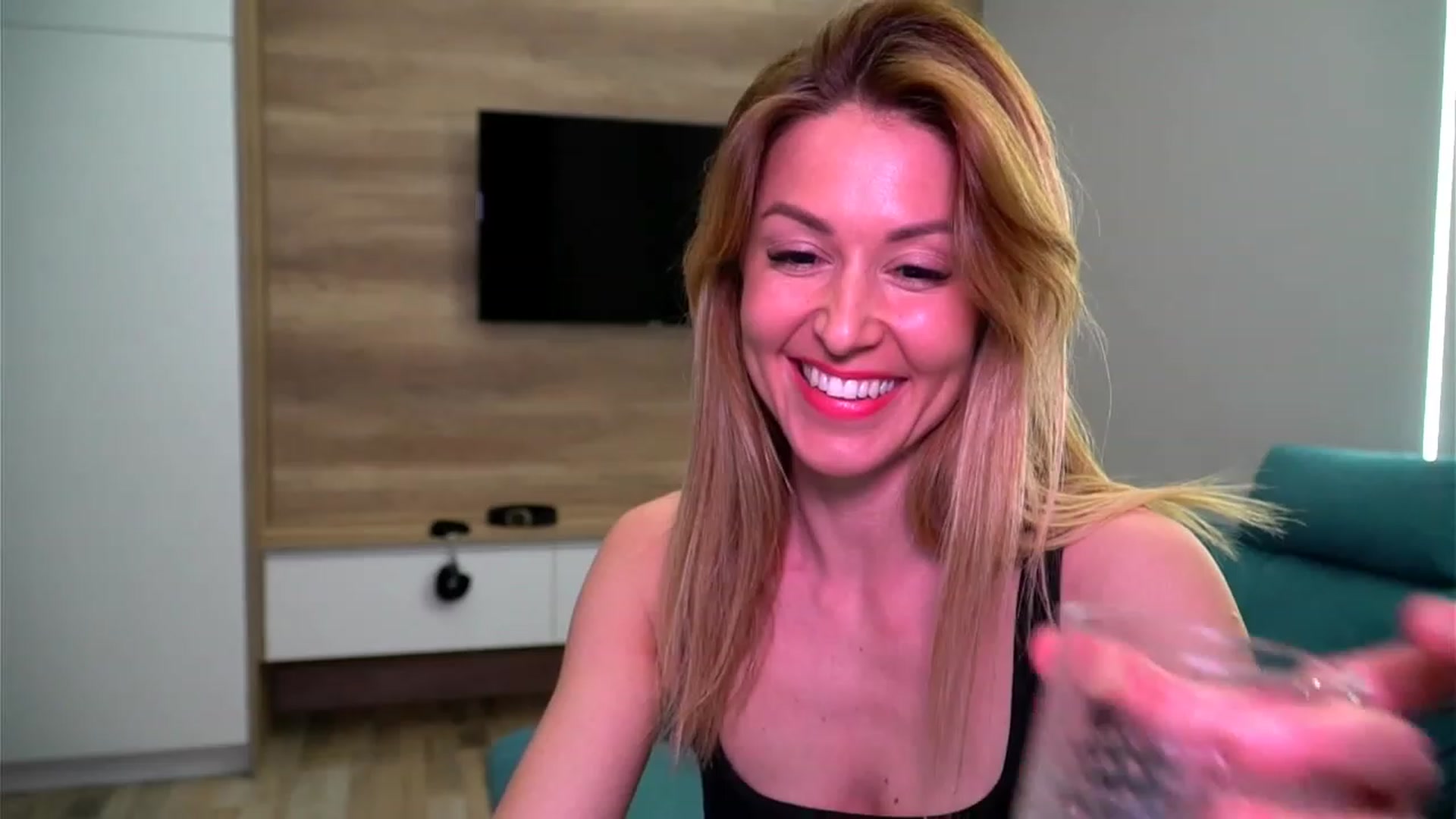 Gallery image thumbnail from lovelylollly's myfreecams stream on, 04/13/2023, 14:52 image 8 of 20