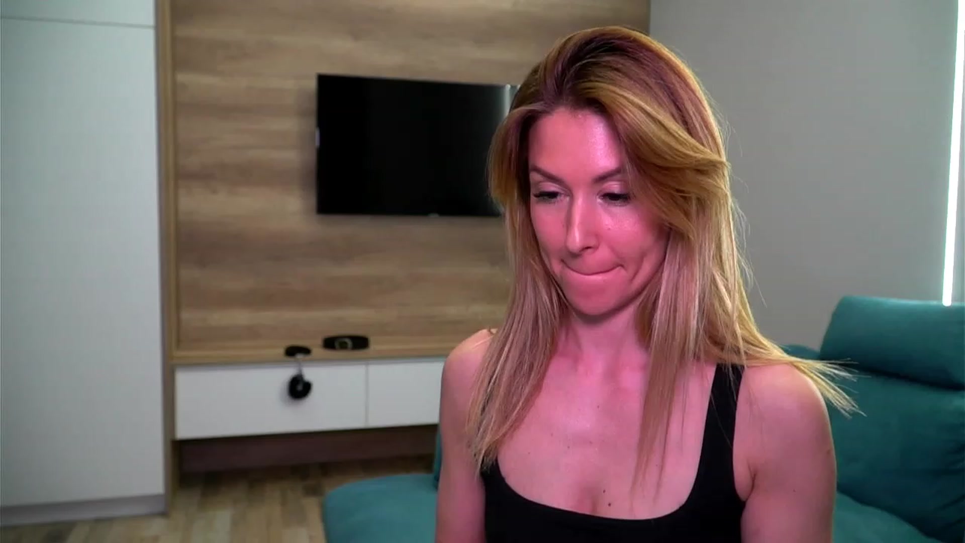Gallery image thumbnail from lovelylollly's myfreecams stream on, 04/13/2023, 14:52 image 7 of 20