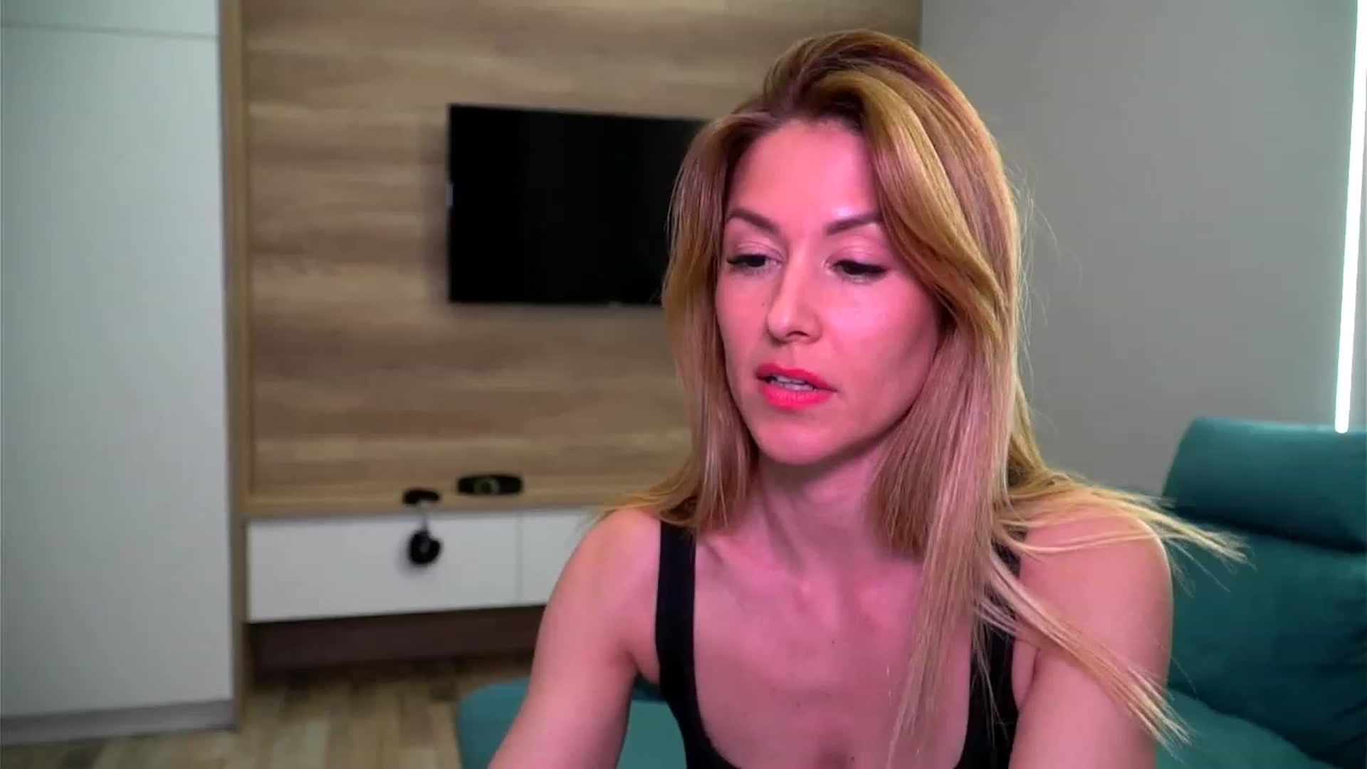 Gallery image thumbnail from lovelylollly's myfreecams stream on, 04/13/2023, 14:52 image 12 of 20