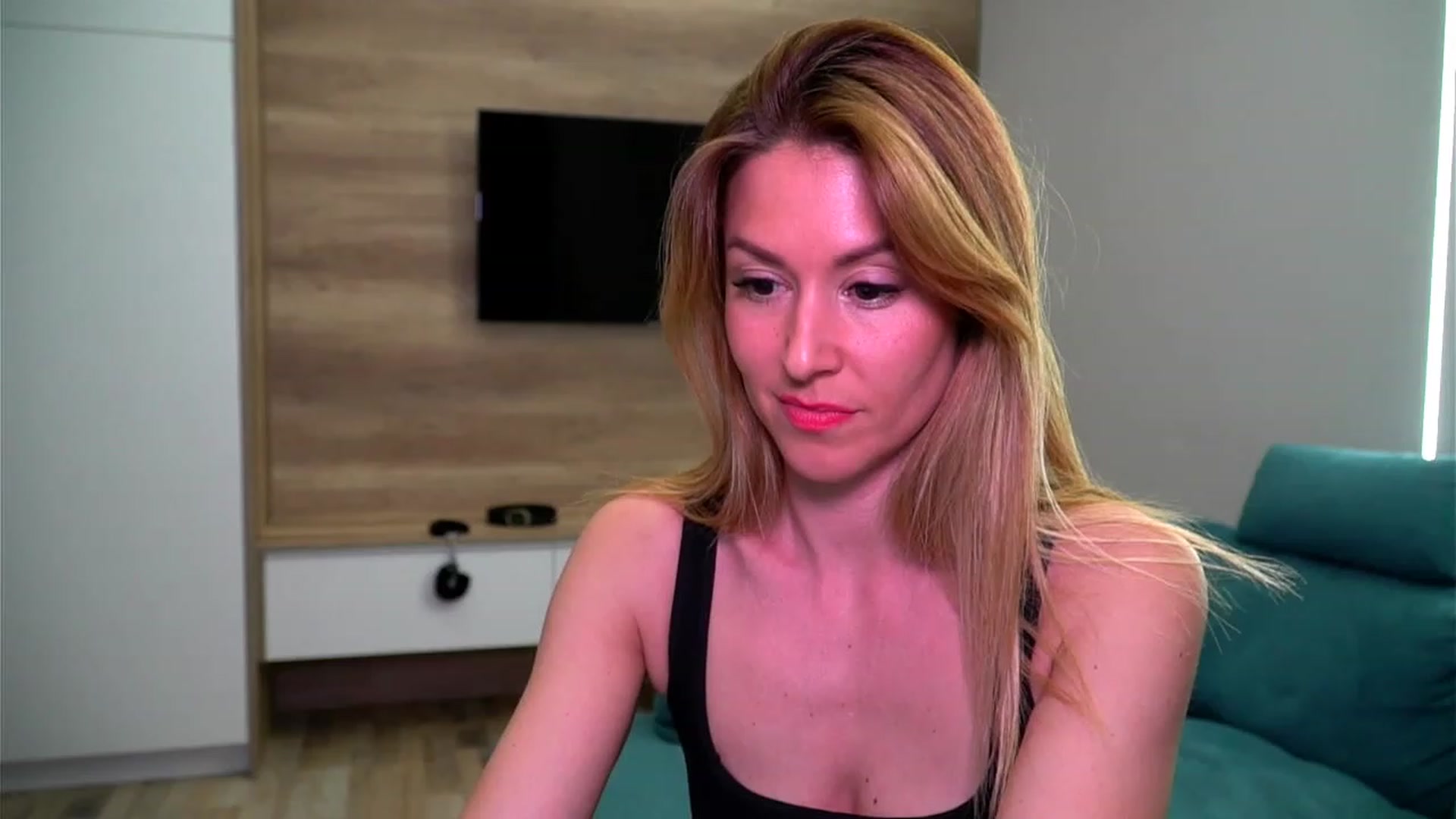 Gallery image thumbnail from lovelylollly's myfreecams stream on, 04/13/2023, 14:52 image 13 of 20
