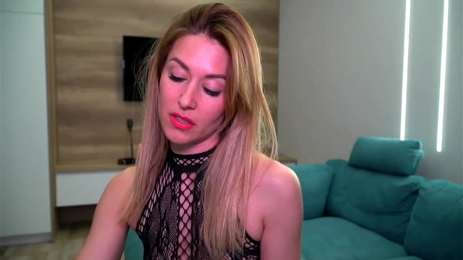 Gallery image thumbnail from lovelylollly's myfreecams stream on, 04/14/2023, 11:57 image 9 of 20