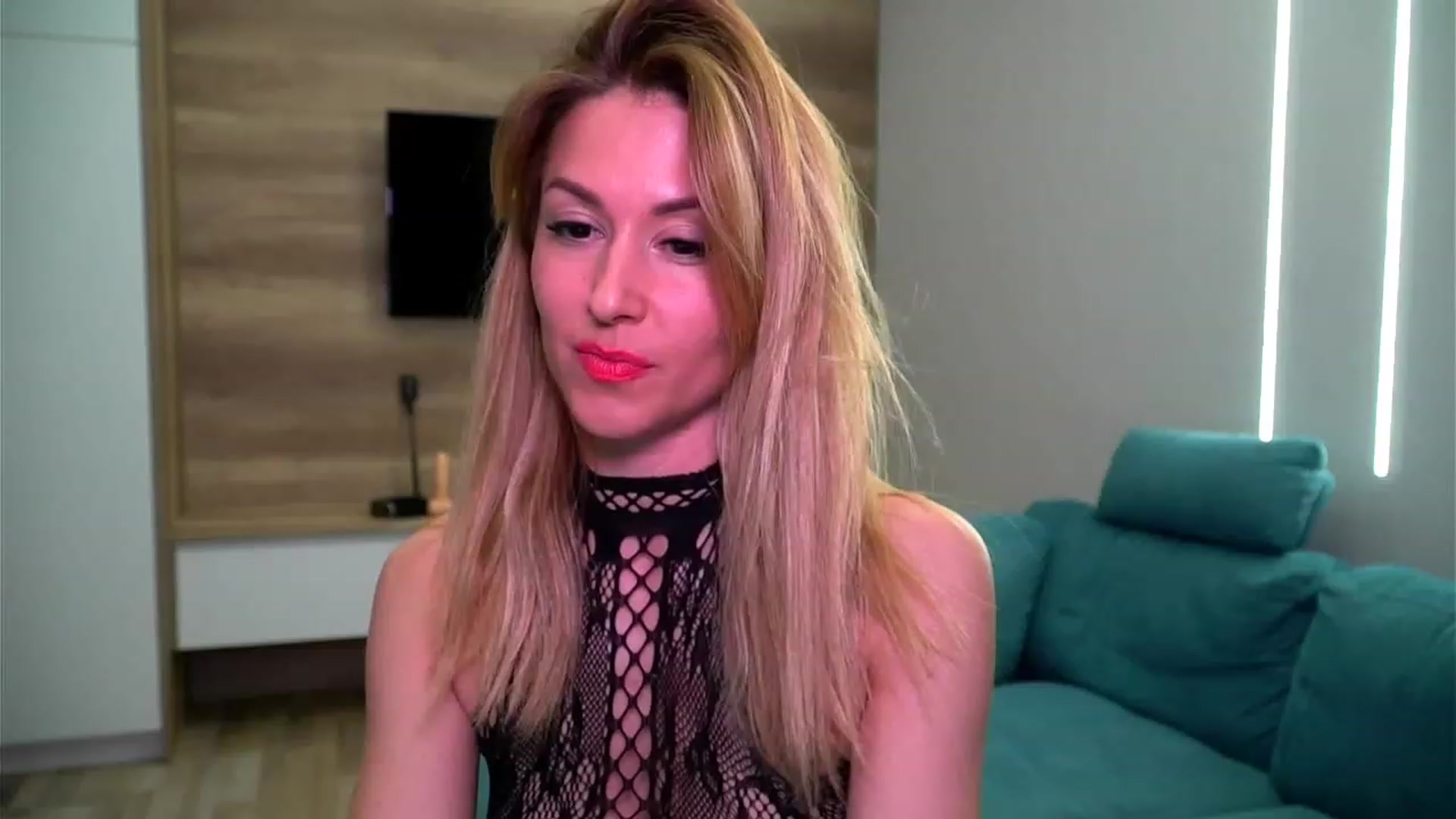 Gallery image thumbnail from lovelylollly's myfreecams stream on, 04/14/2023, 11:57 image 19 of 20