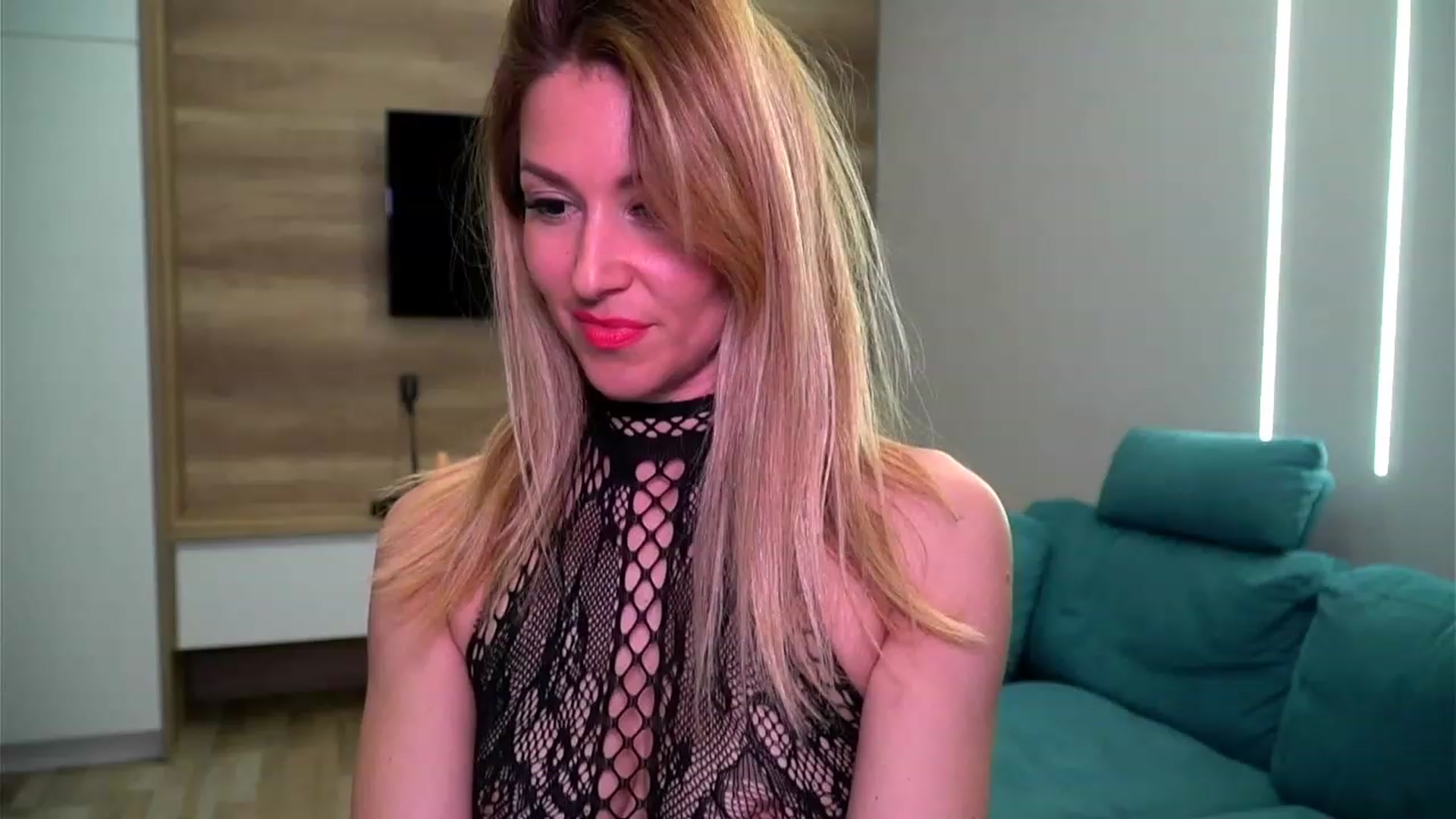 Gallery image thumbnail from lovelylollly's myfreecams stream on, 04/14/2023, 11:57 image 5 of 20