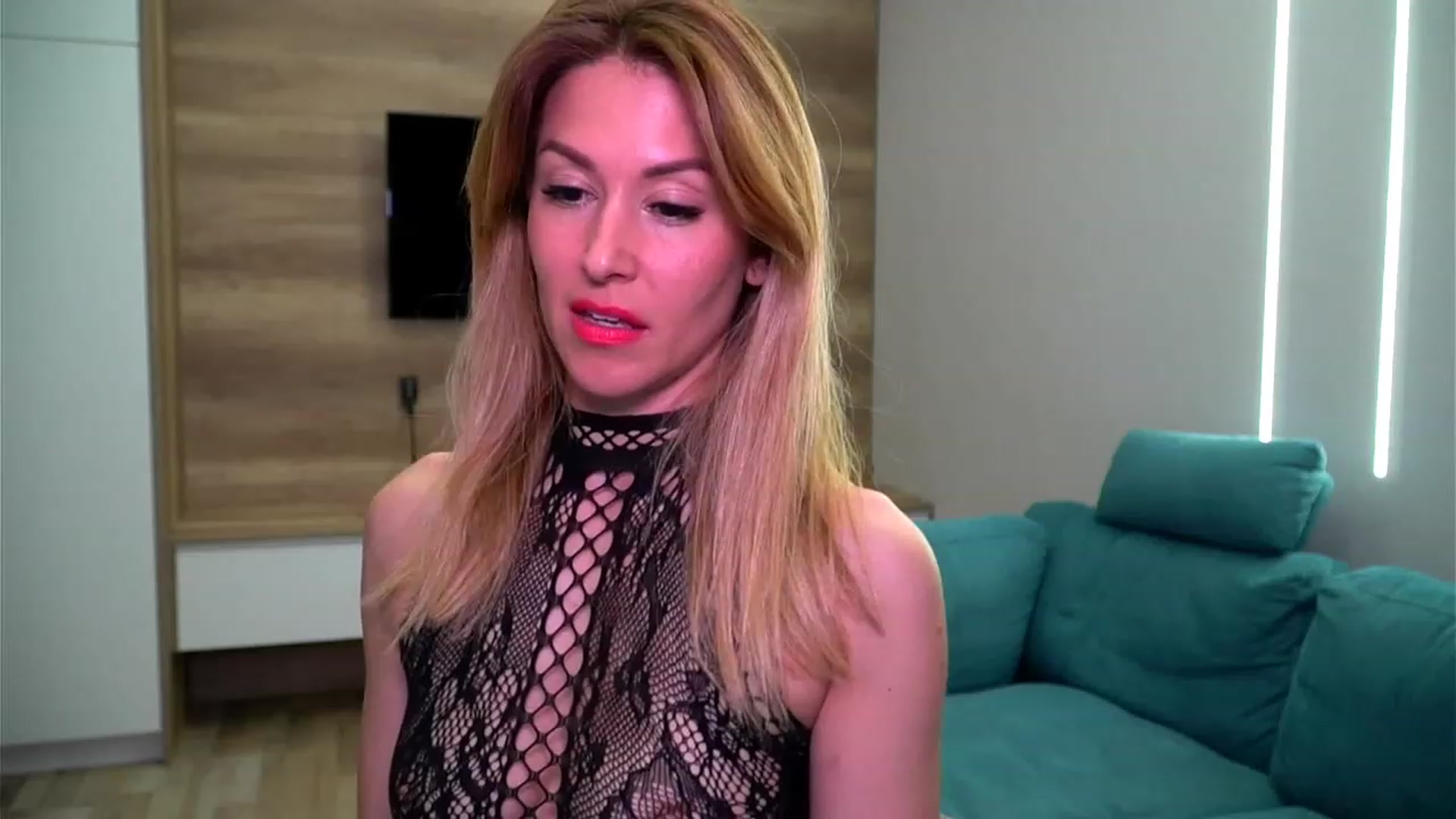 Gallery image thumbnail from lovelylollly's myfreecams stream on, 04/14/2023, 11:57 image 2 of 20