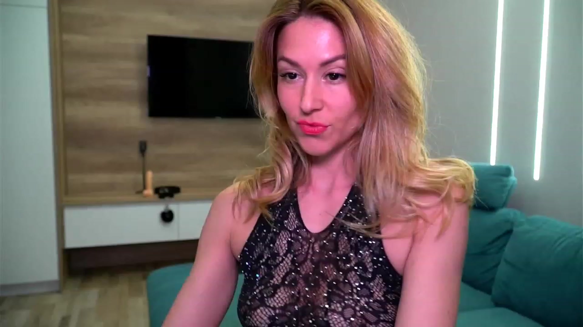 Gallery image thumbnail from lovelylollly's myfreecams stream on, 04/18/2023, 11:59 image 5 of 20