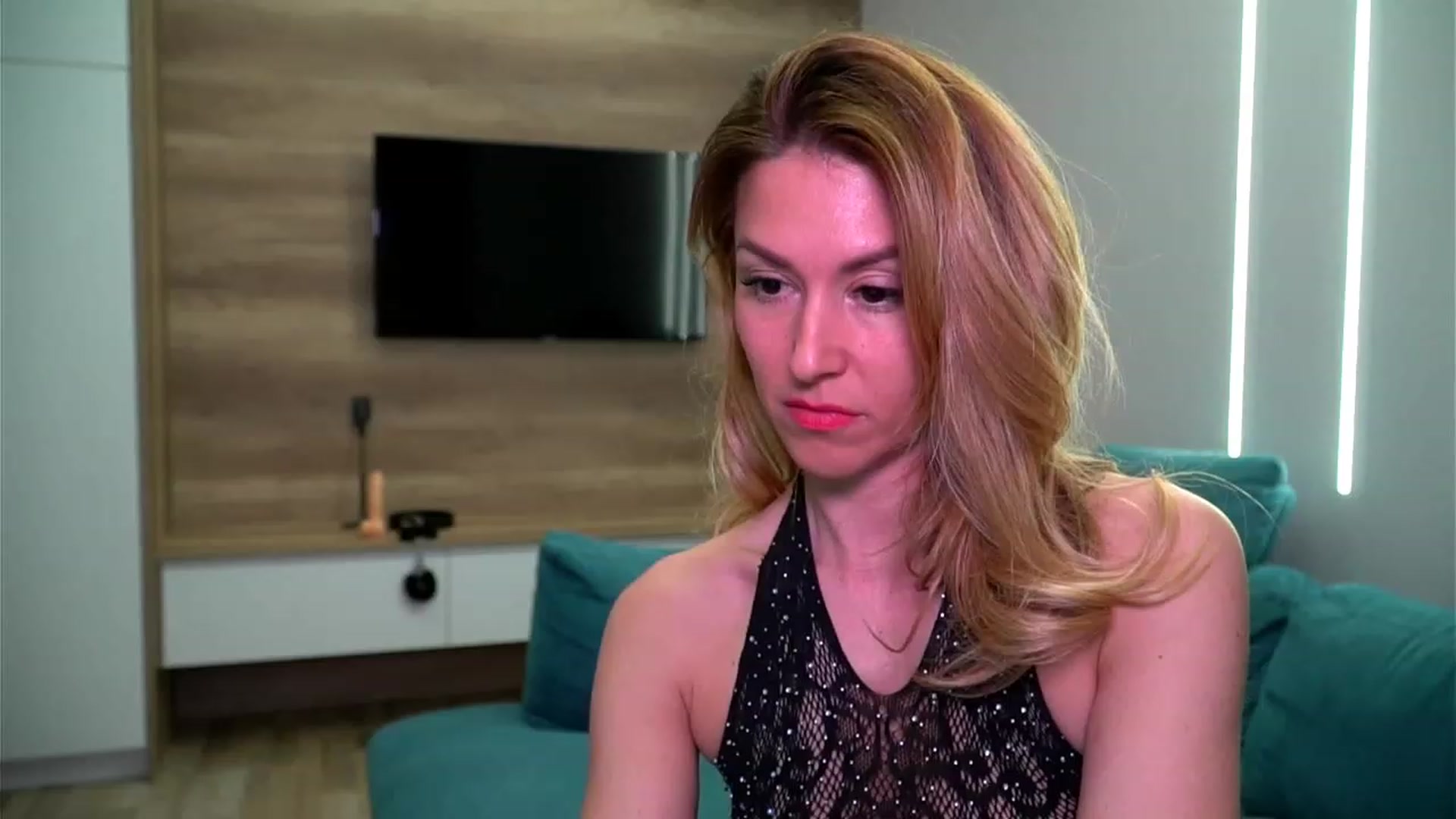 Gallery image thumbnail from lovelylollly's myfreecams stream on, 04/18/2023, 11:59 image 11 of 20